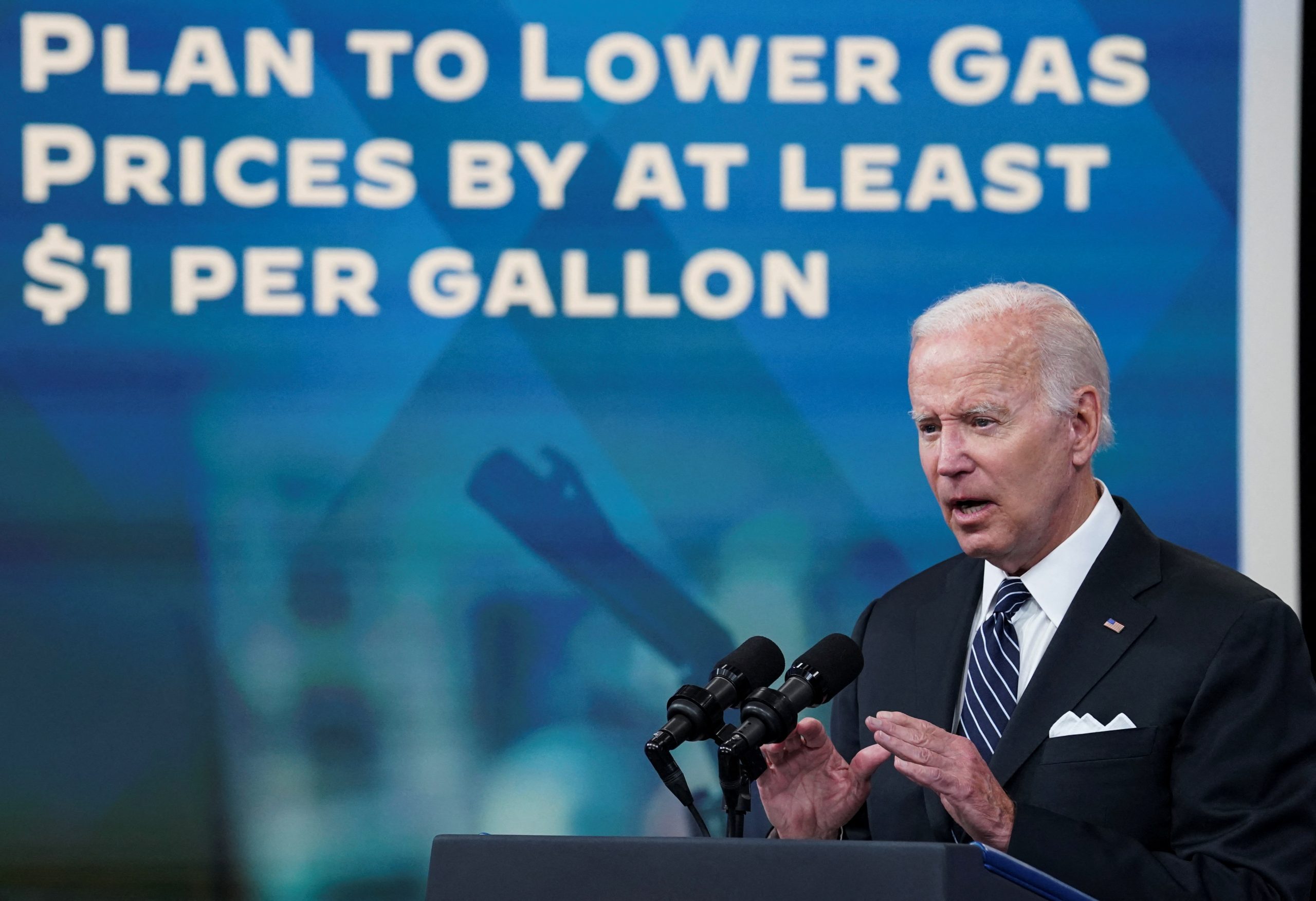 U.S. oil groups urge Biden to take fuel export ban off table