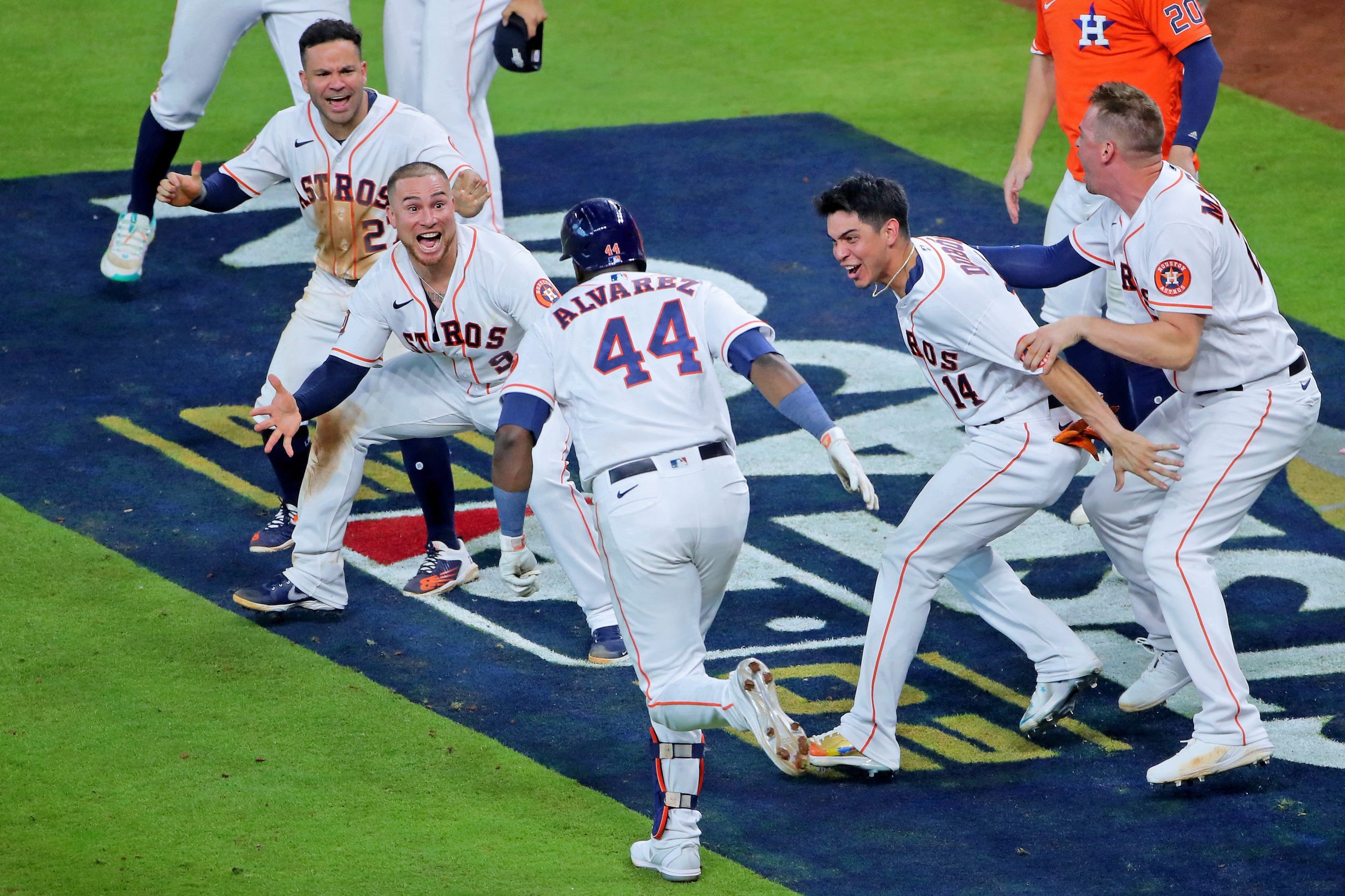 Astros’ walk-off comeback highlights MLB Divisional Series openers