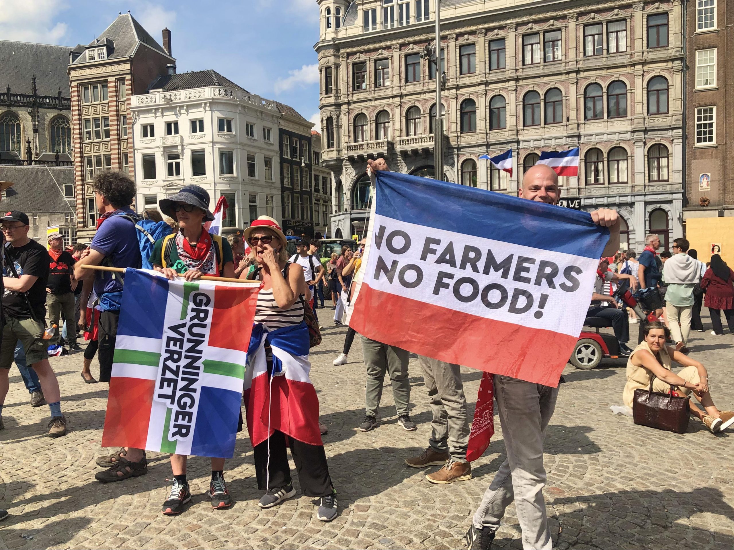 Protesting Dutch farmers meet with Prime Minister Rutte