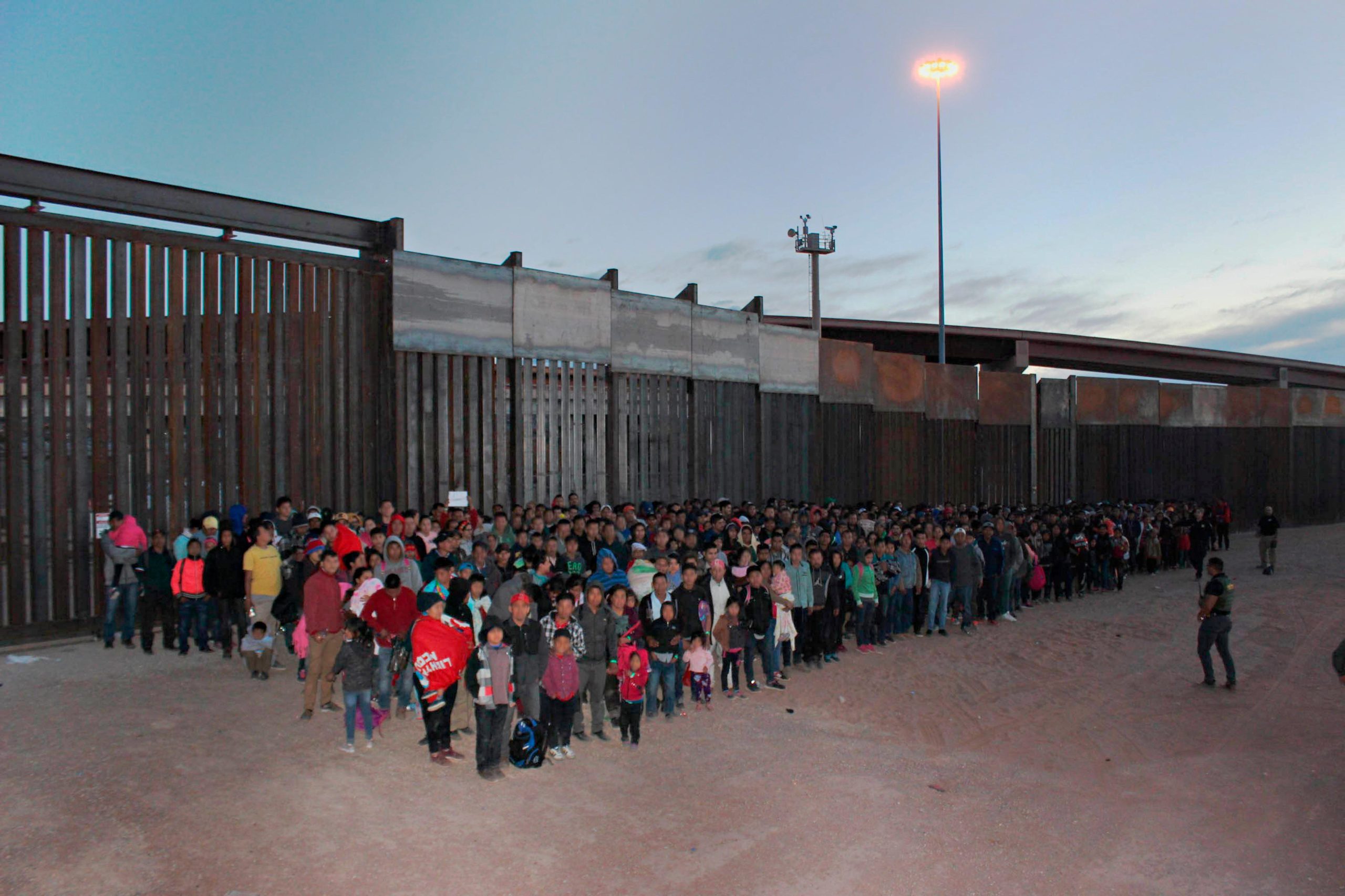 CBP agents report 1,500 migrant stops per day at one entry point, forced to release 1000+ due to overcrowding