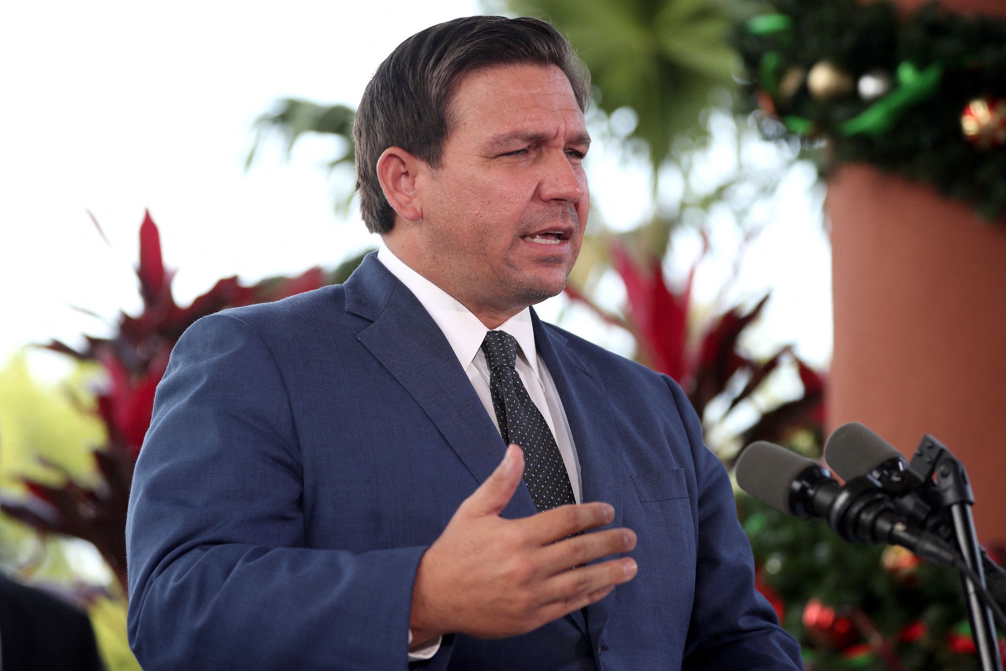 Poll: DeSantis leads Trump in hypothetical 2024 presidential run