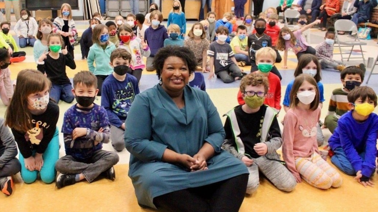 Abrams downplays maskless photo with mask-wearing school kids