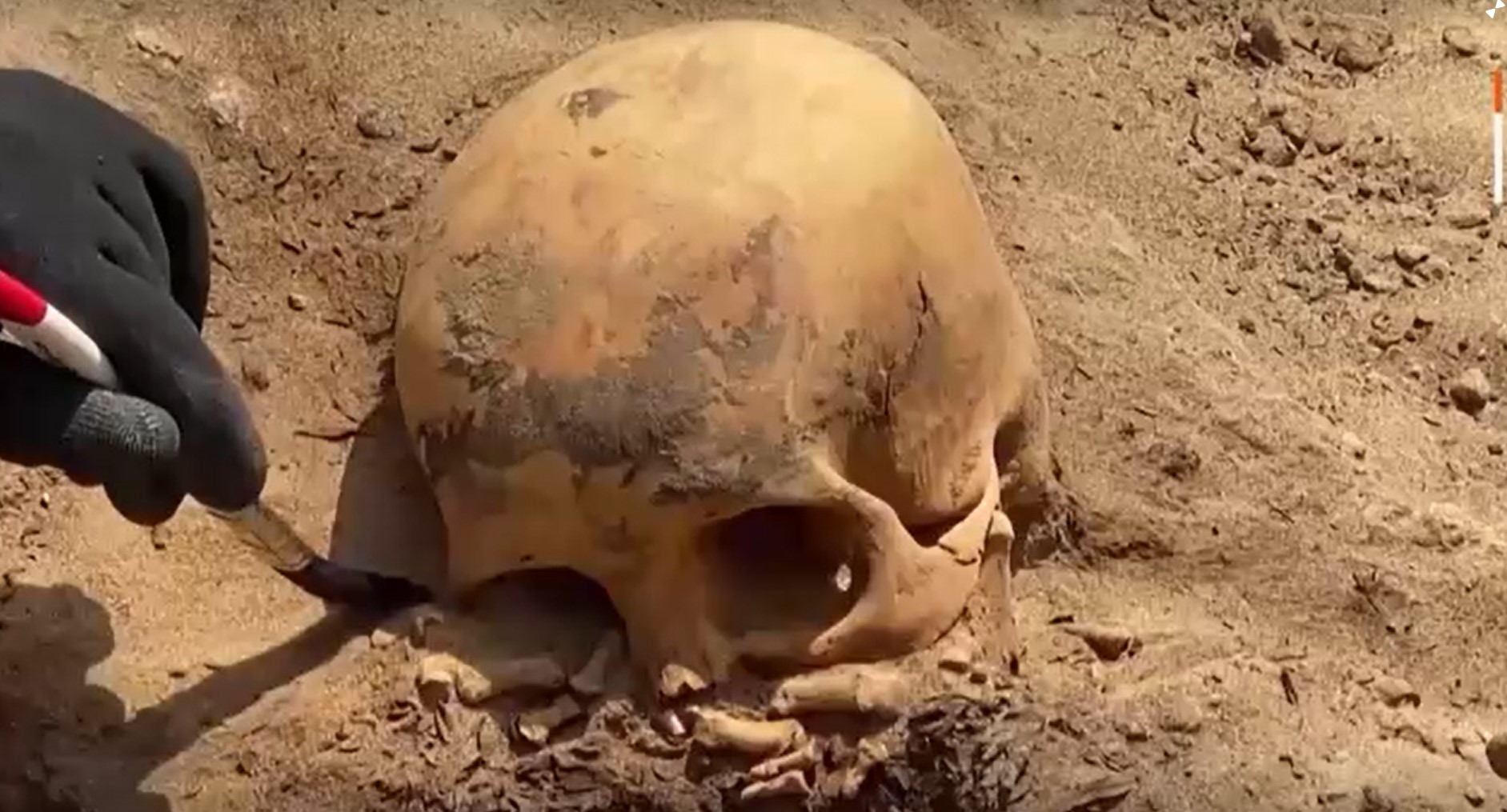 Peruvian workers unearth centuries-old tombs while laying pipelines