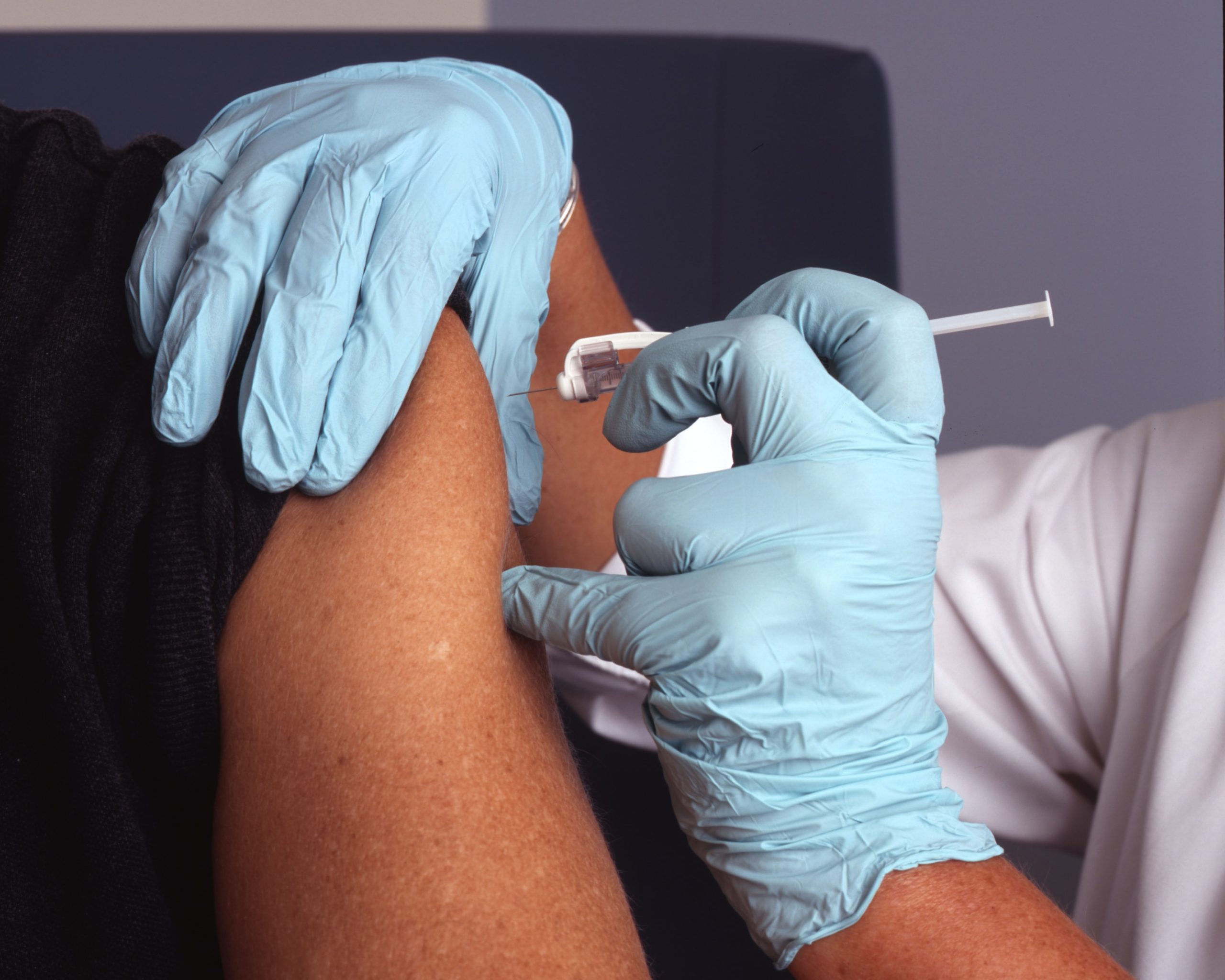 Some U.S. intelligence employees still refuse vaccinations