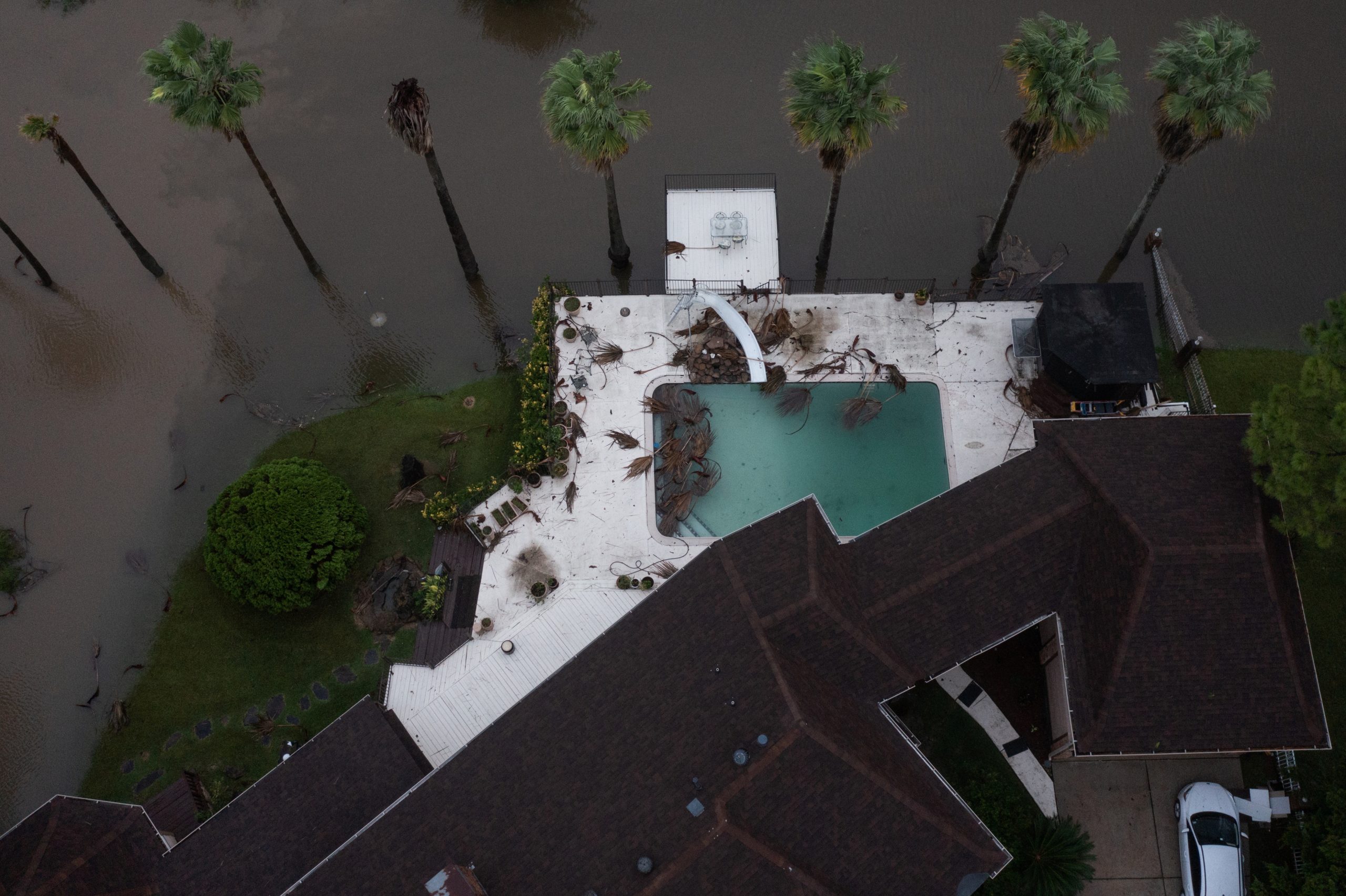 Nicholas deluges U.S. Gulf Coast with heavy rain, flooding