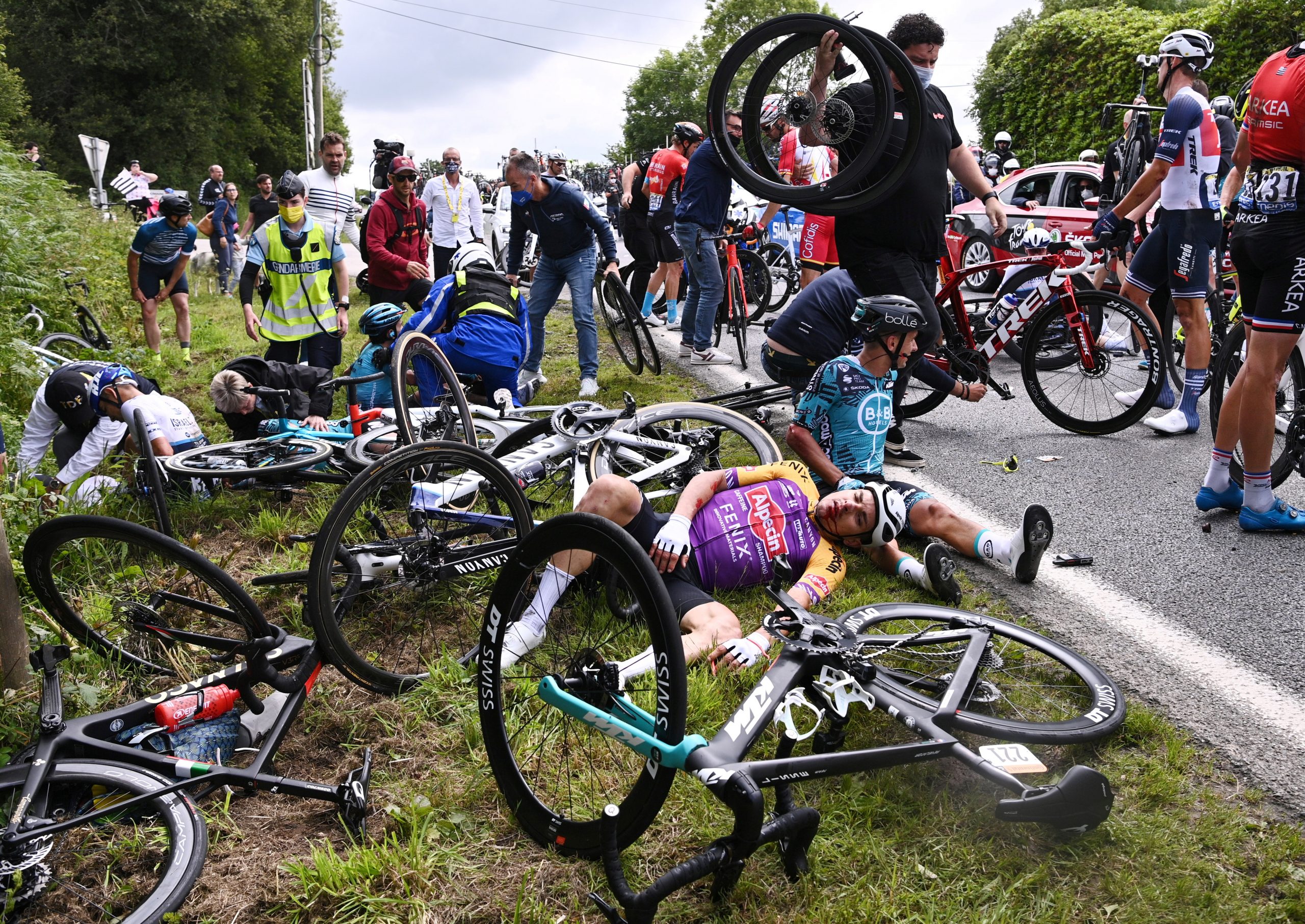 Spectator Causes Viral Crash at Tour de France, Turns Herself Over to Police