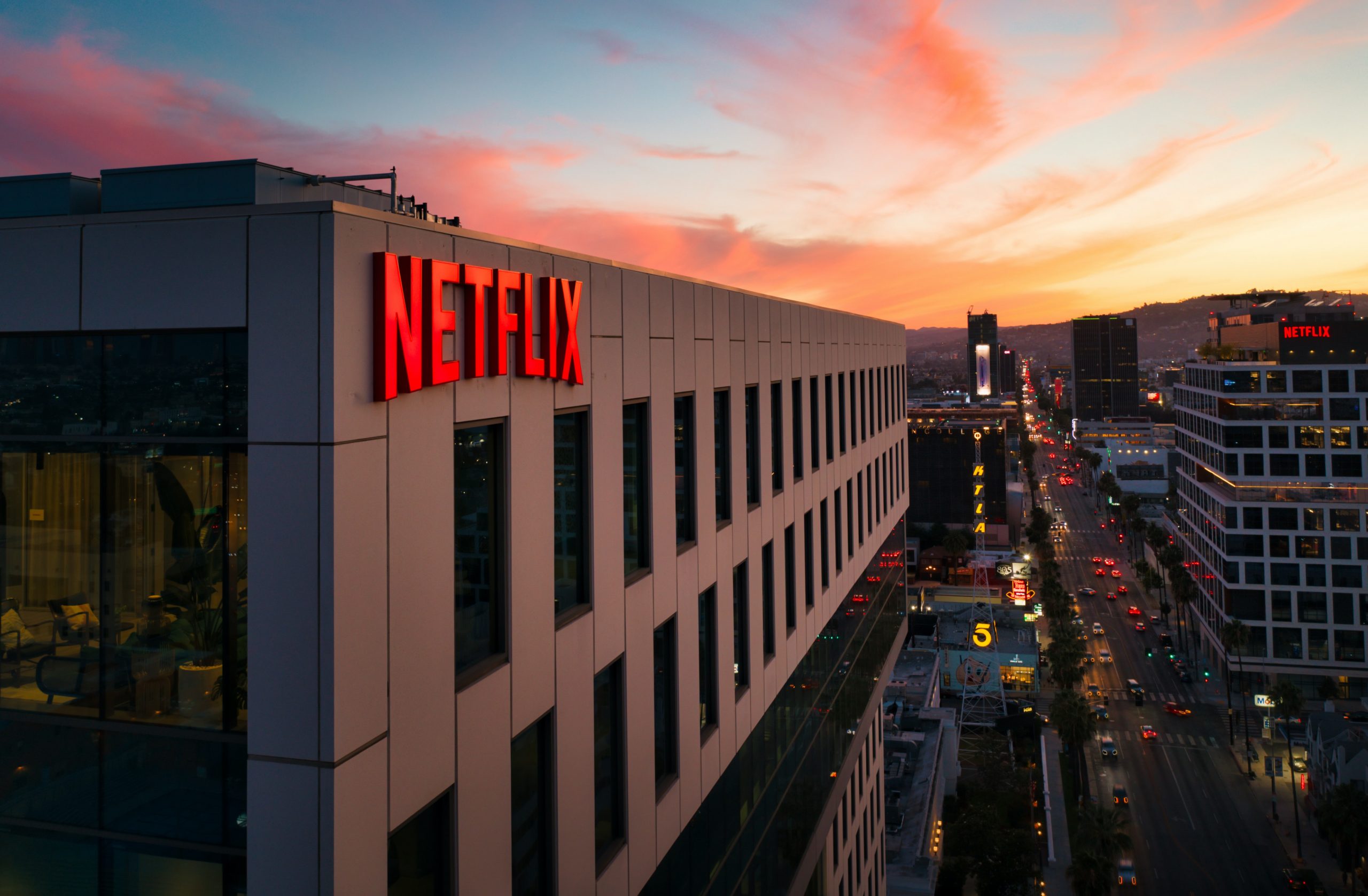 Netflix tests sharing accounts outside household