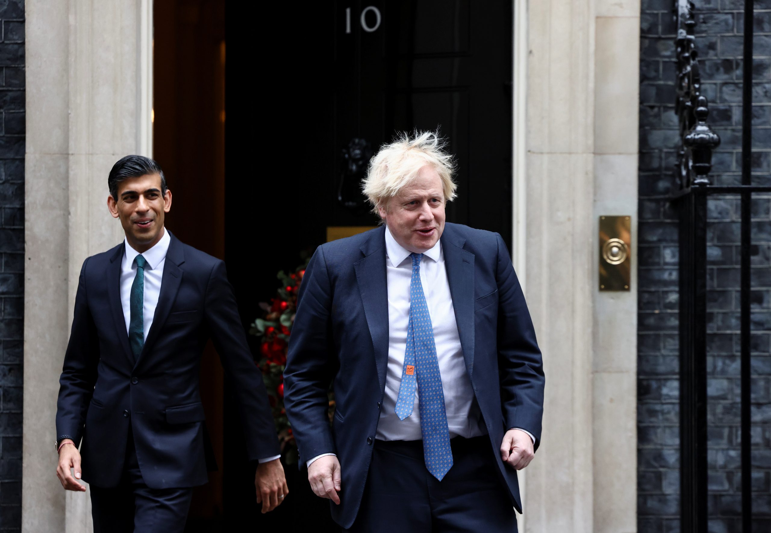 Race to be next UK PM begins, momentum grows behind Boris Johnson