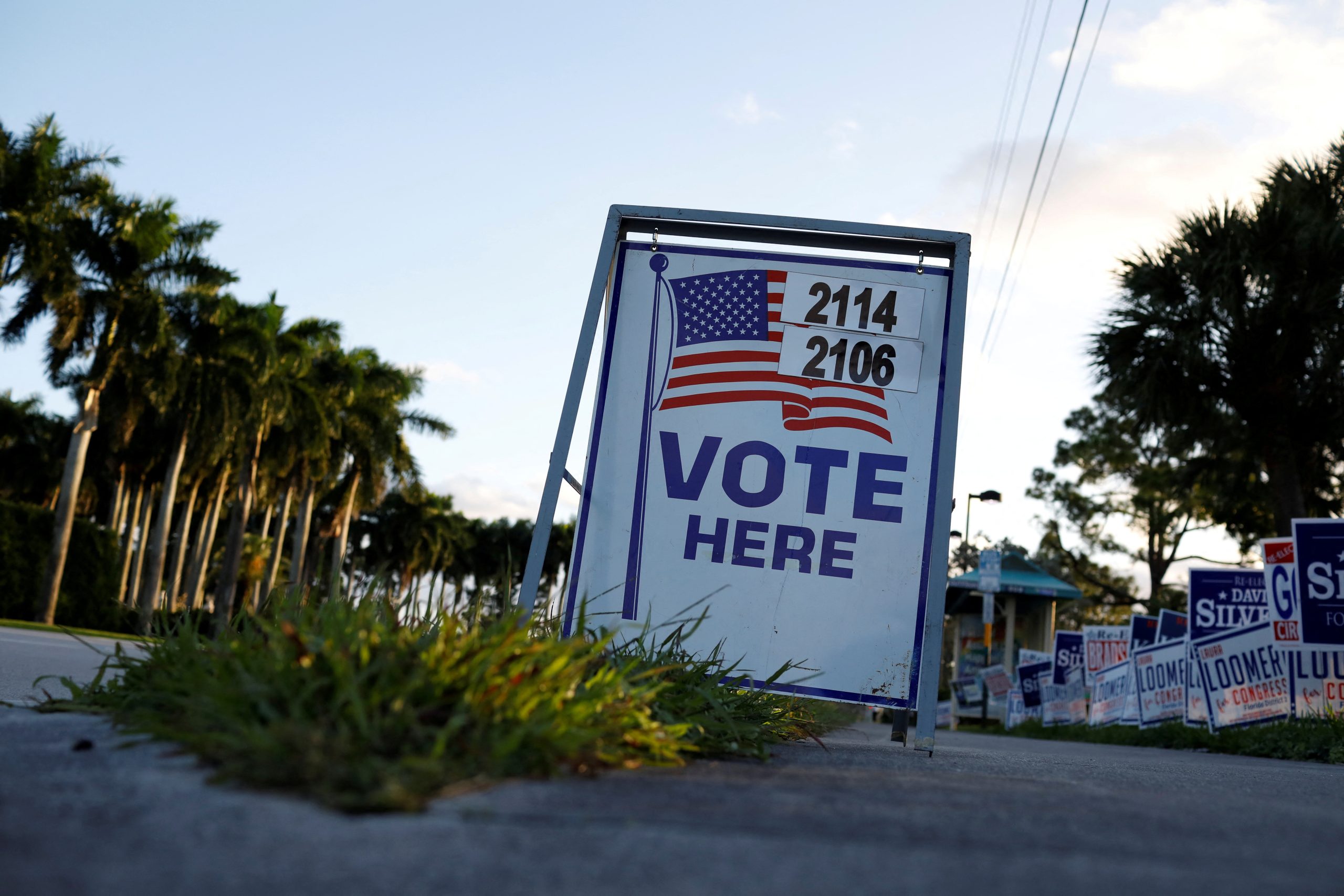 Arizona county backs hand count of ballots in midterm elections