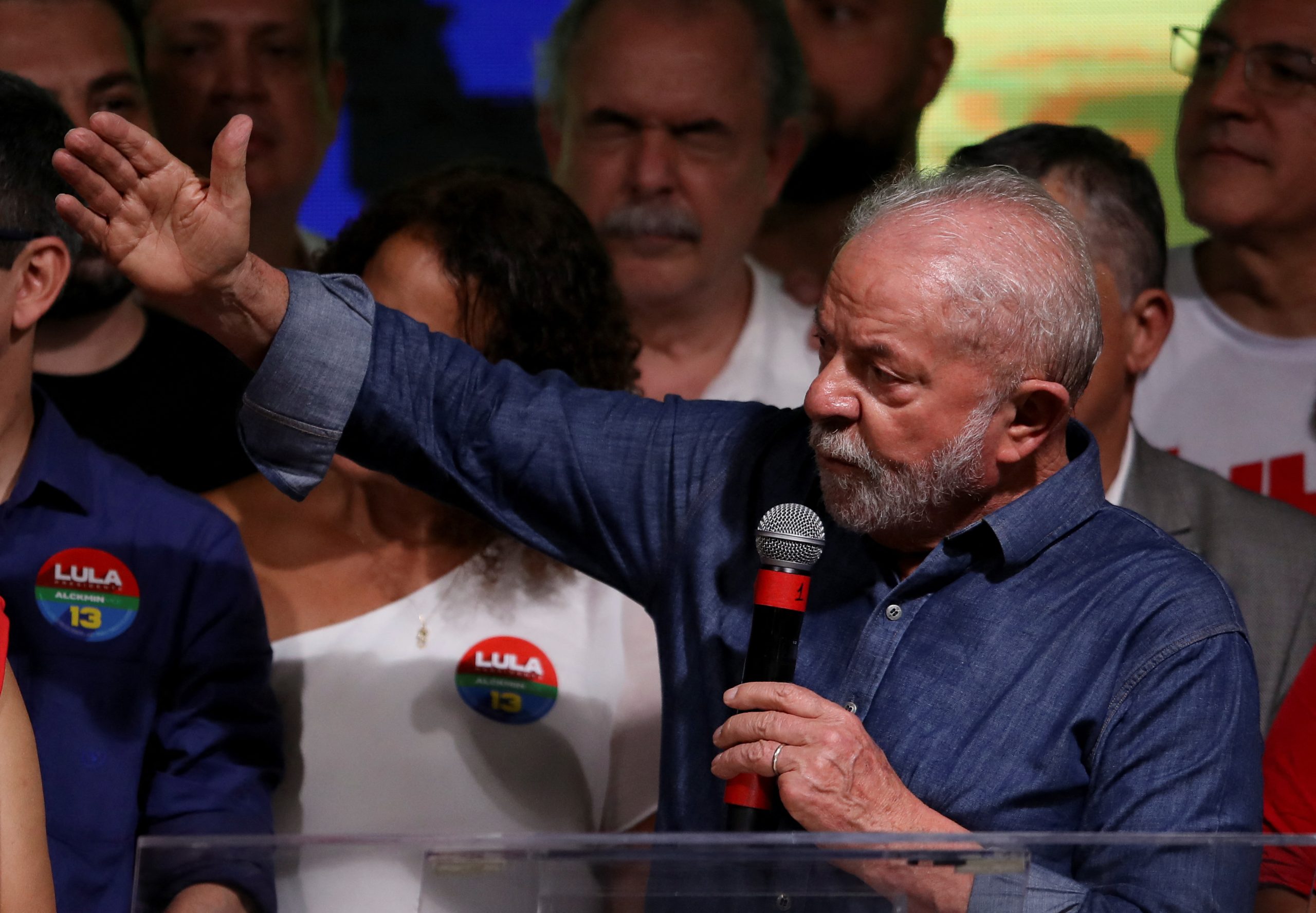 Lula narrowly defeats Bolsonaro to win Brazil presidency again