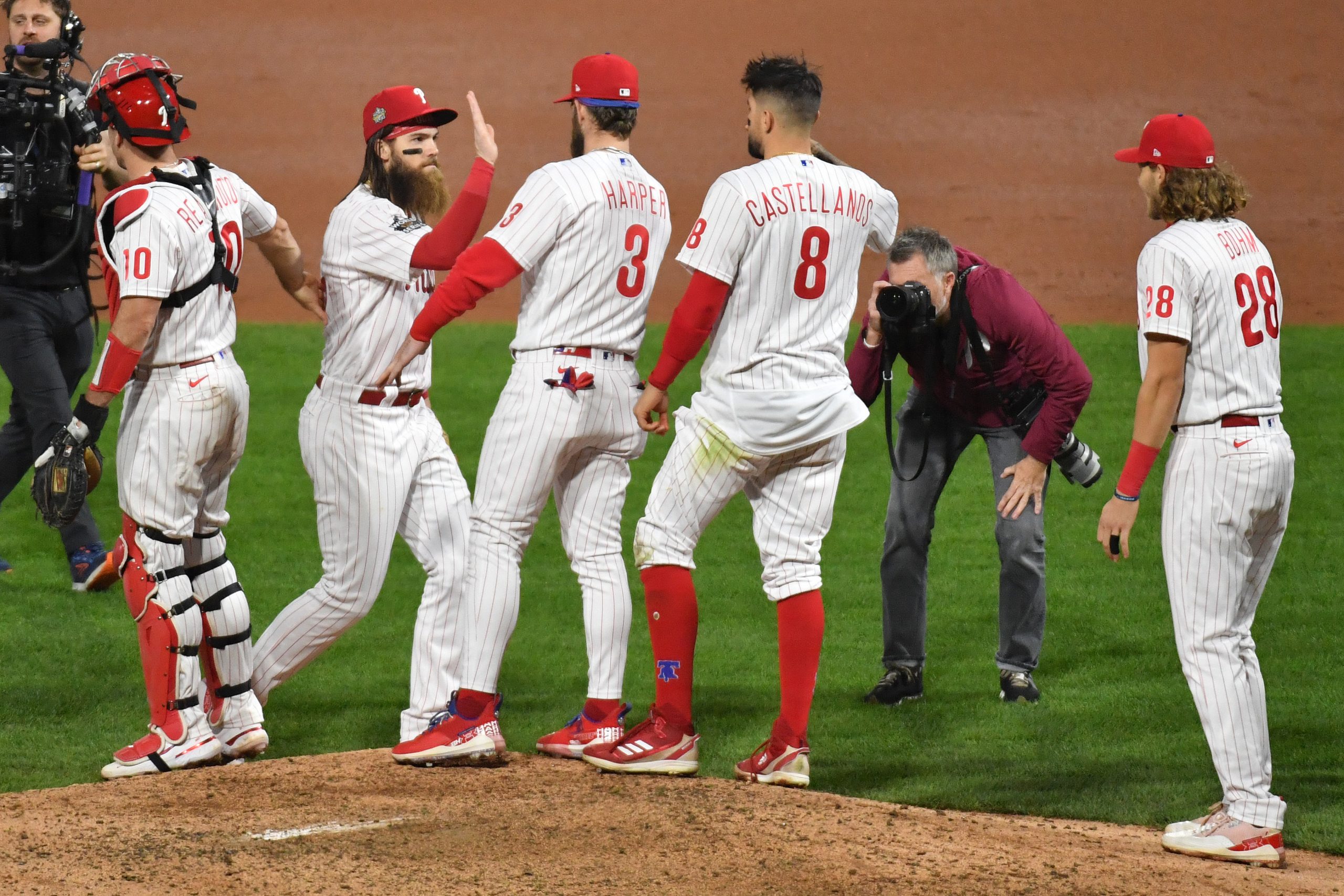 Bryce Harper powers Phillies to 7-0 win, 2-1 World Series lead