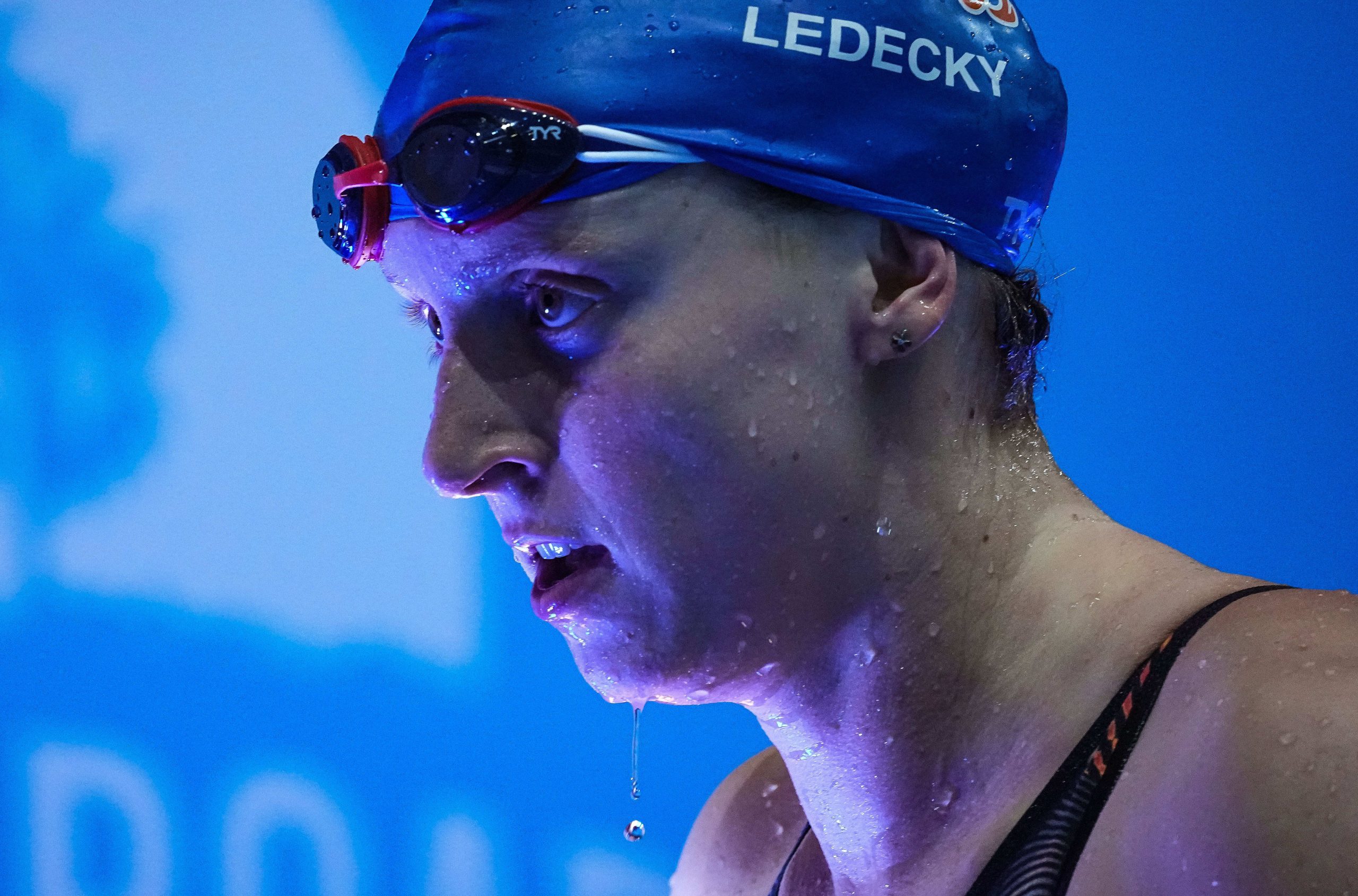 Swimming-Ledecky breaks 800m freestyle short-course world record