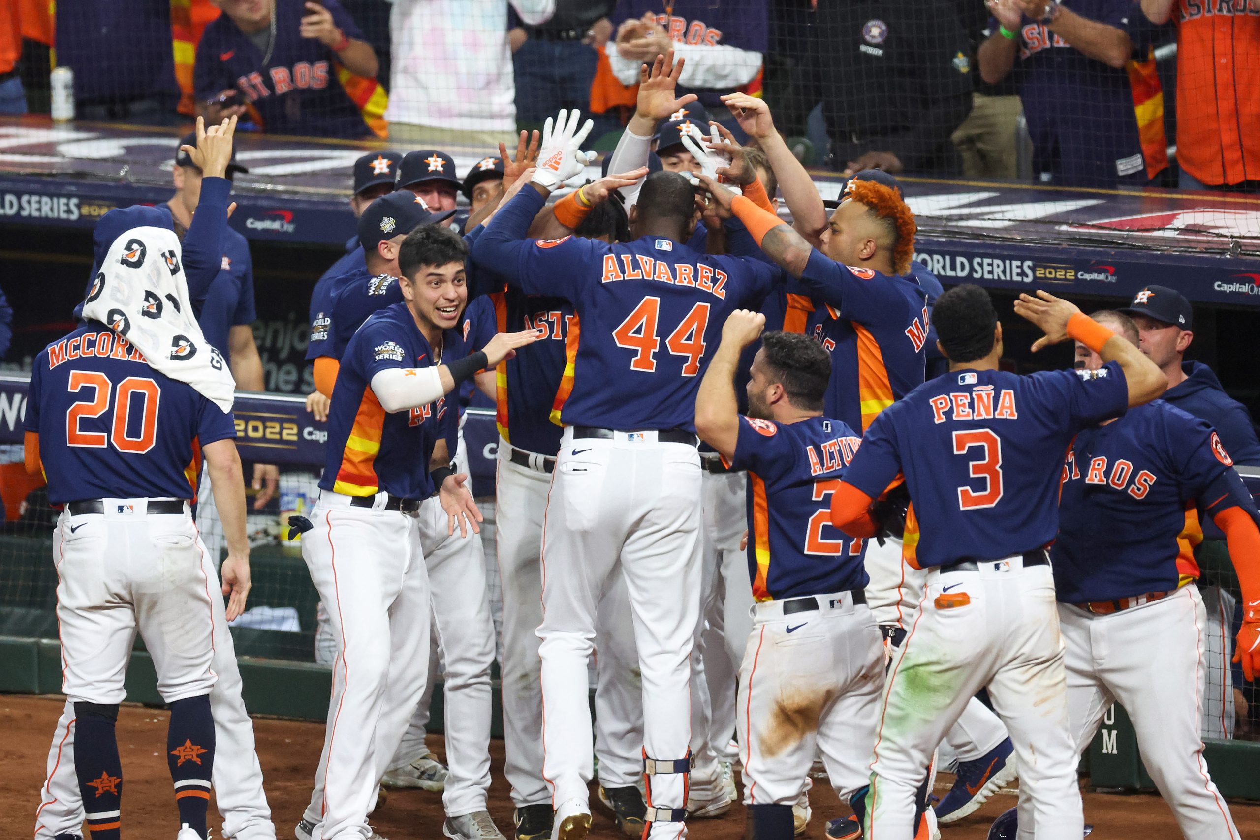 Baseball-Astros beat Phillies 4-1 to clinch World Series