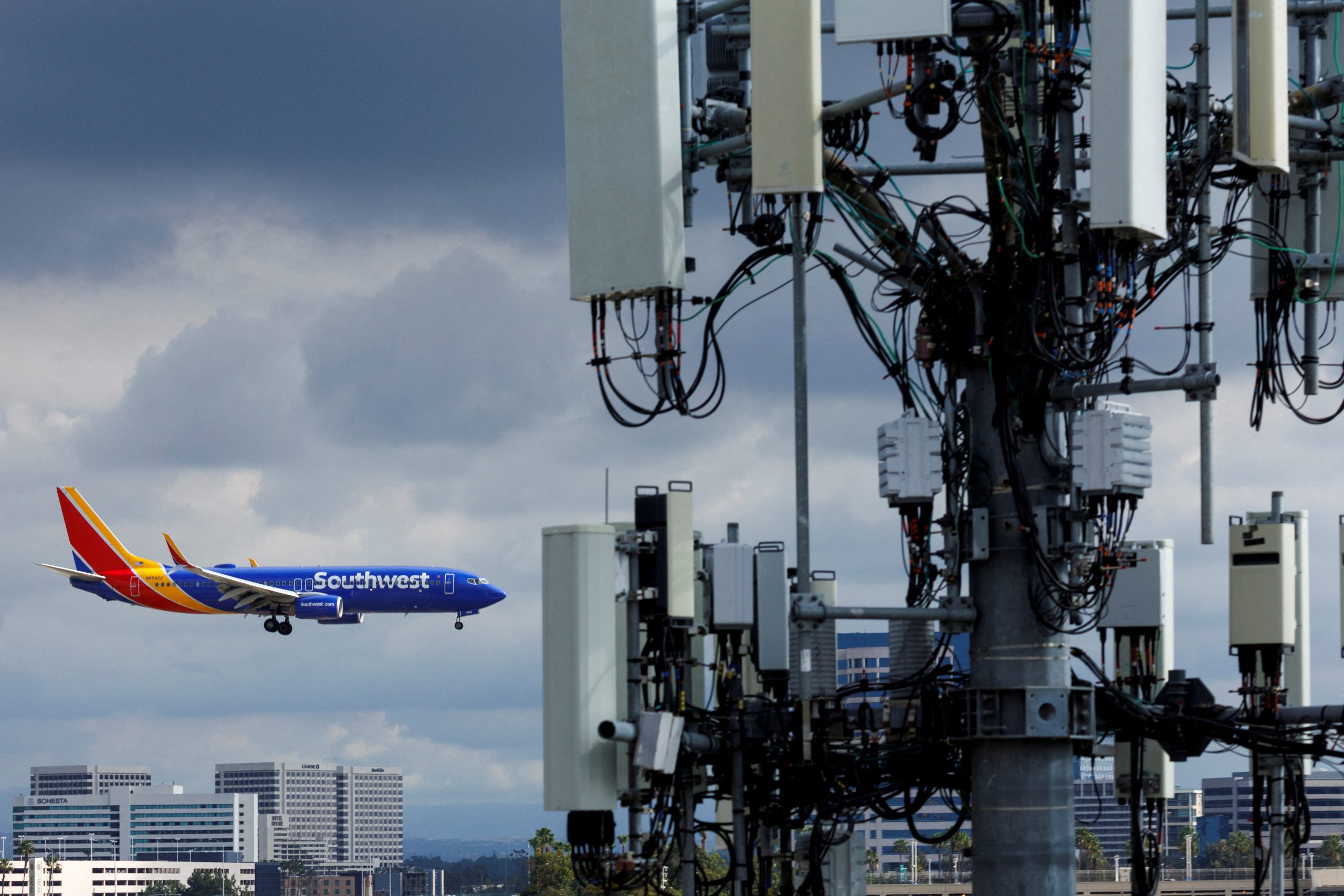 U.S. aviation sector calls for 5G wireless deadline extension