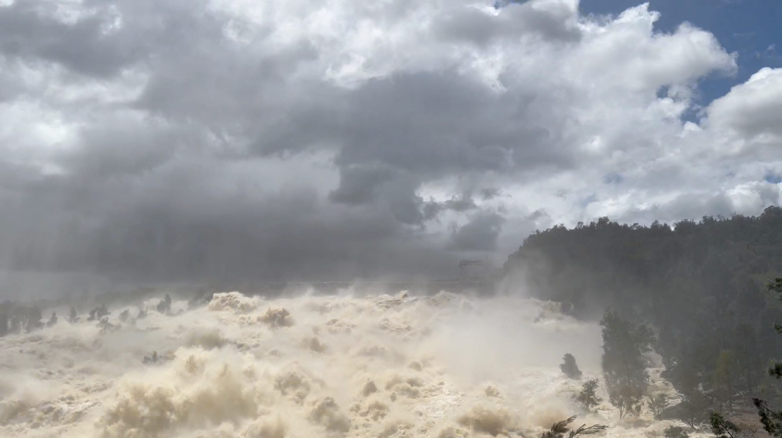 Australia still faces days of intense flooding