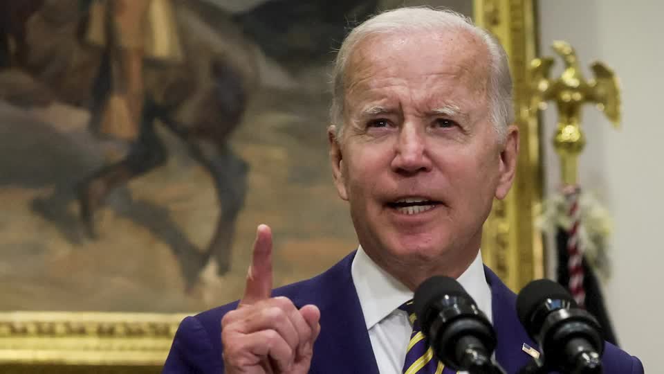 Biden to extend student-loan payment pause during Supreme Court challenge