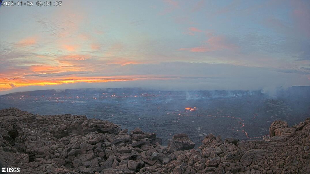 Hawaii’s Mauna Loa volcano erupts for first time in nearly 40 years