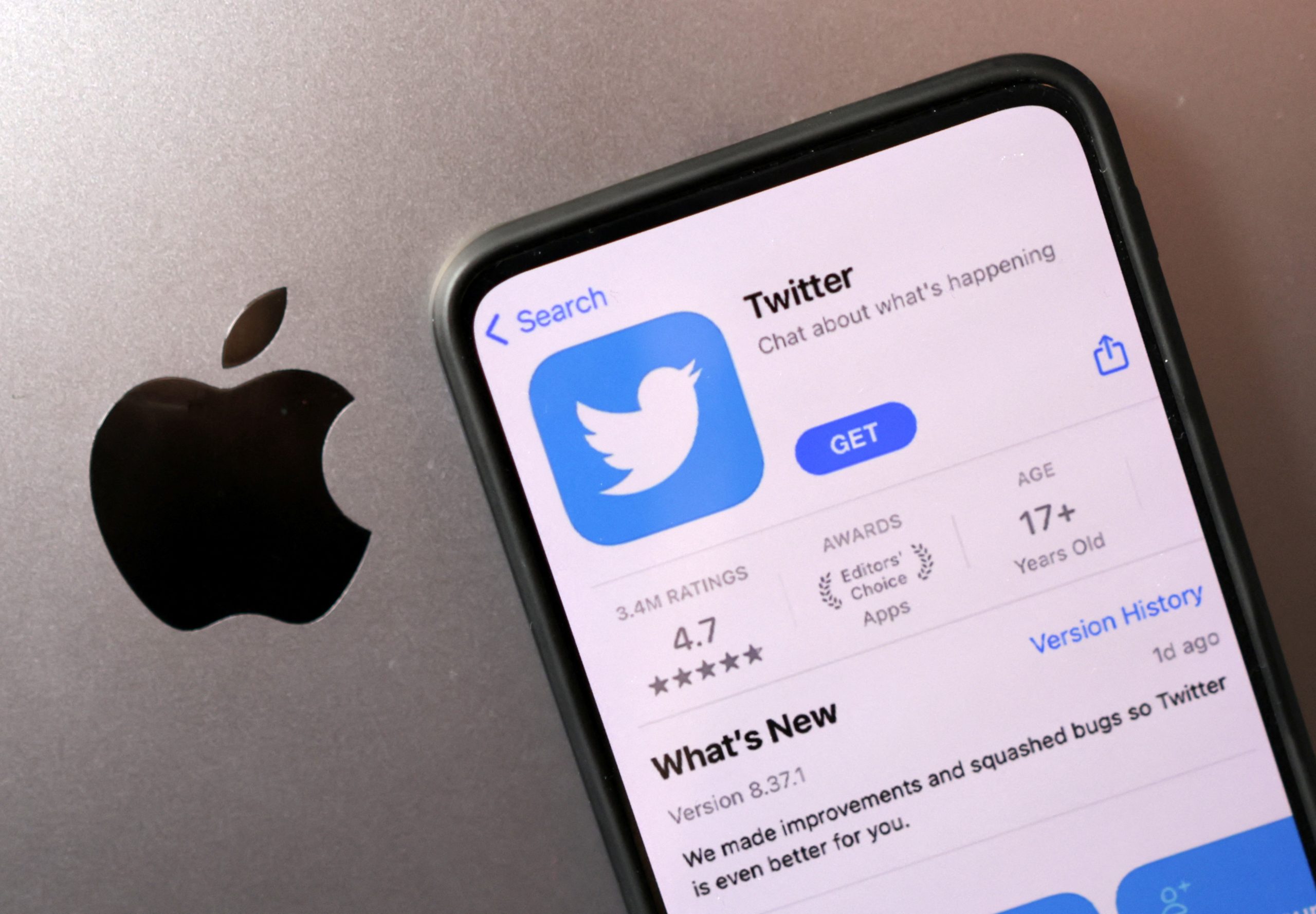 Musk accuses Apple of threatening to pull Twitter from App Store