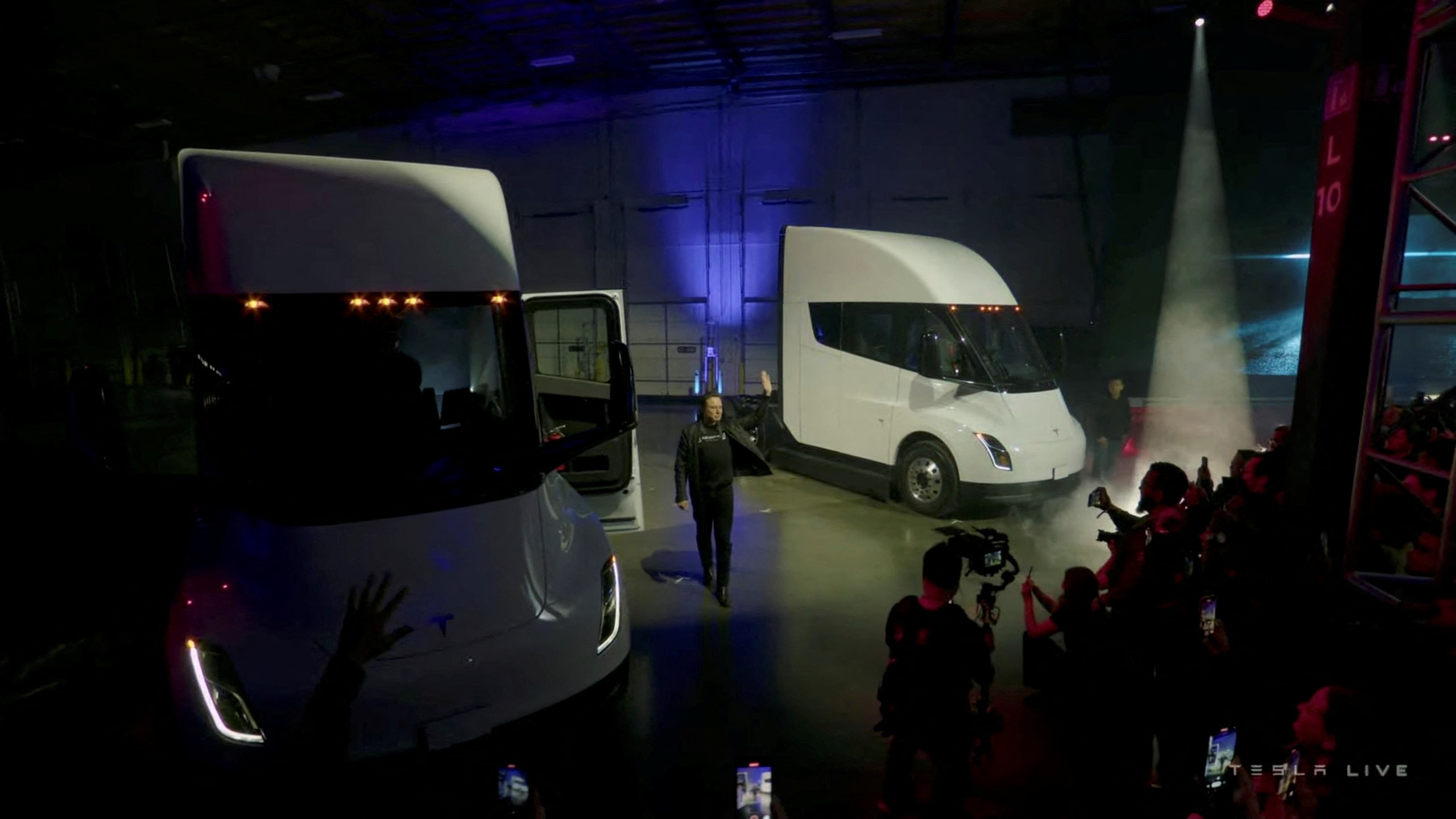 First Tesla 18-wheelers hit the streets