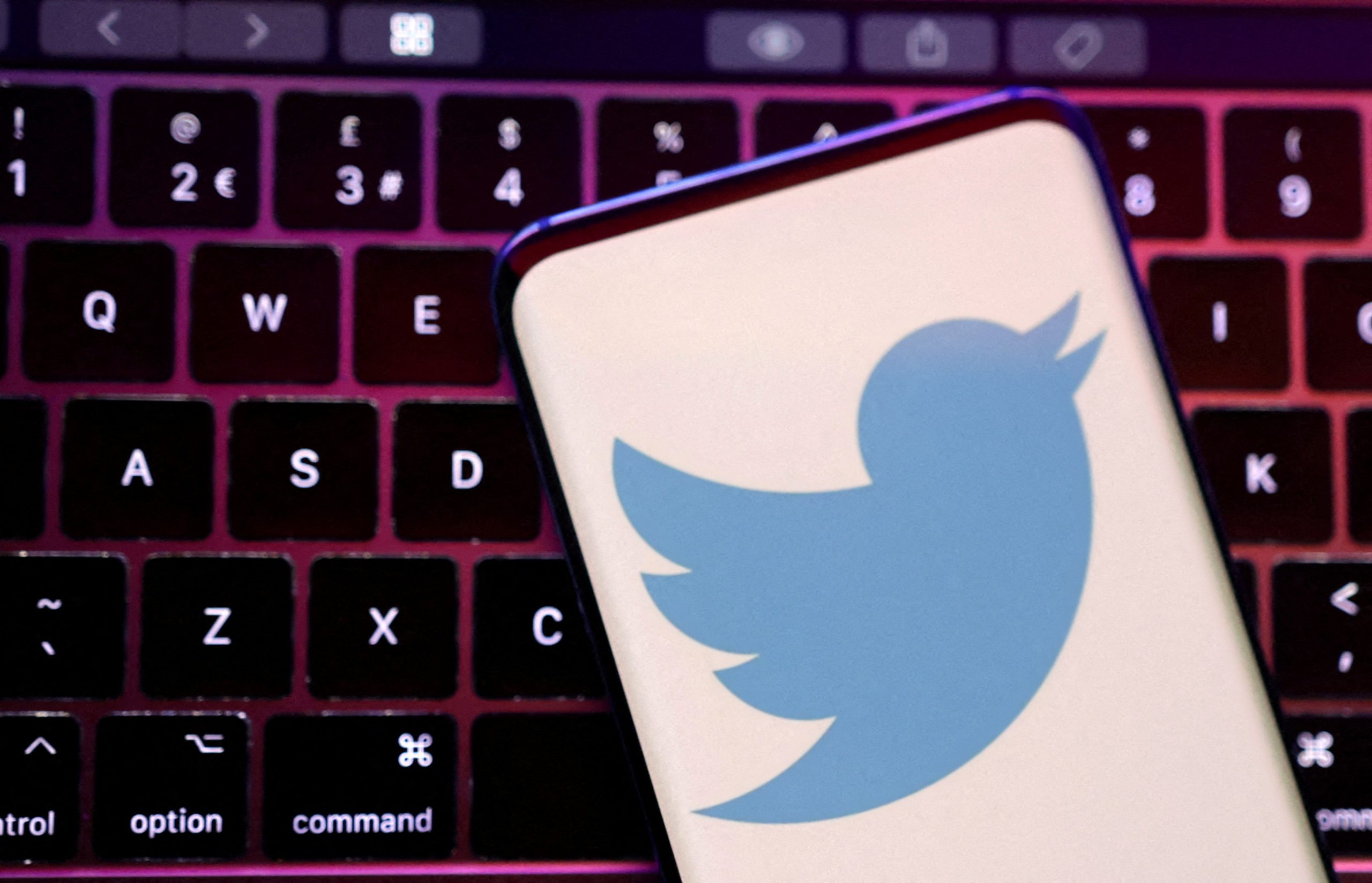 Twitter Blue sign ups relaunched for iOS, web users