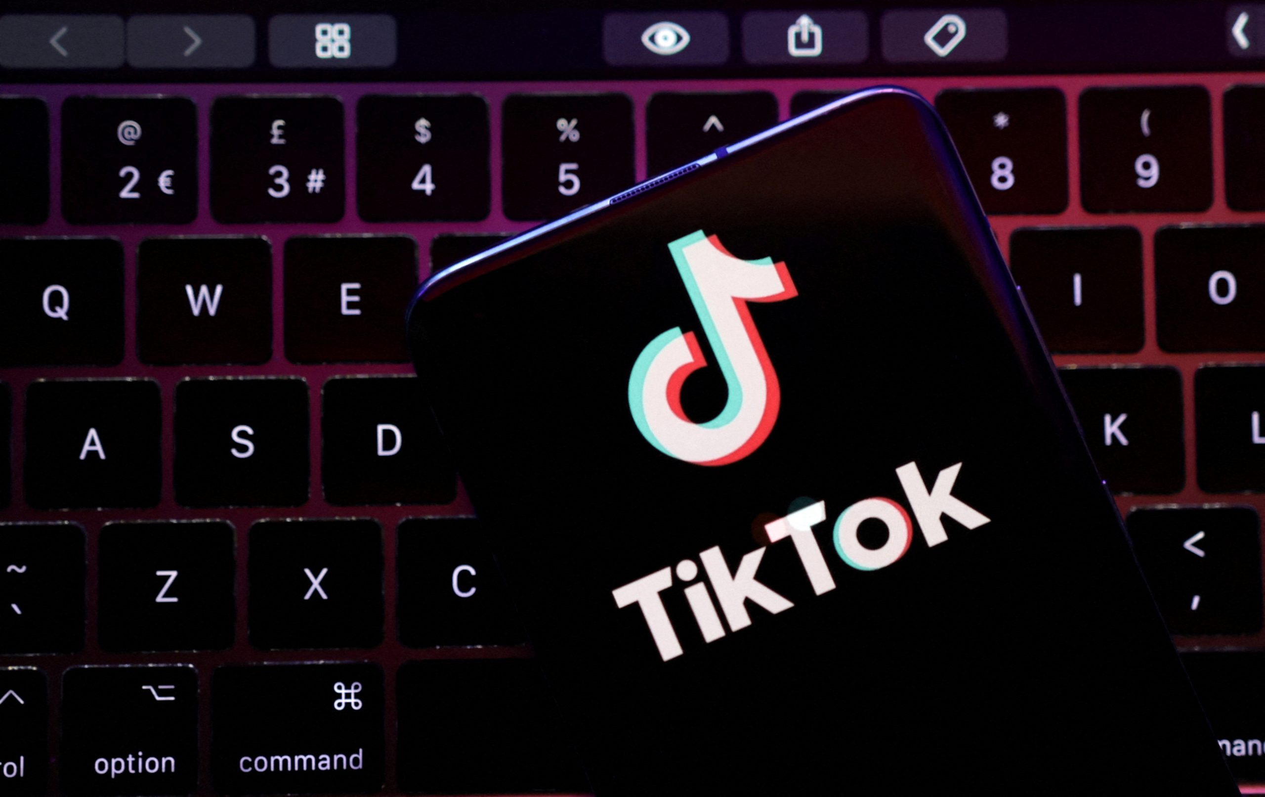 U.S. lawmakers unveil bipartisan bid to ban China’s TikTok