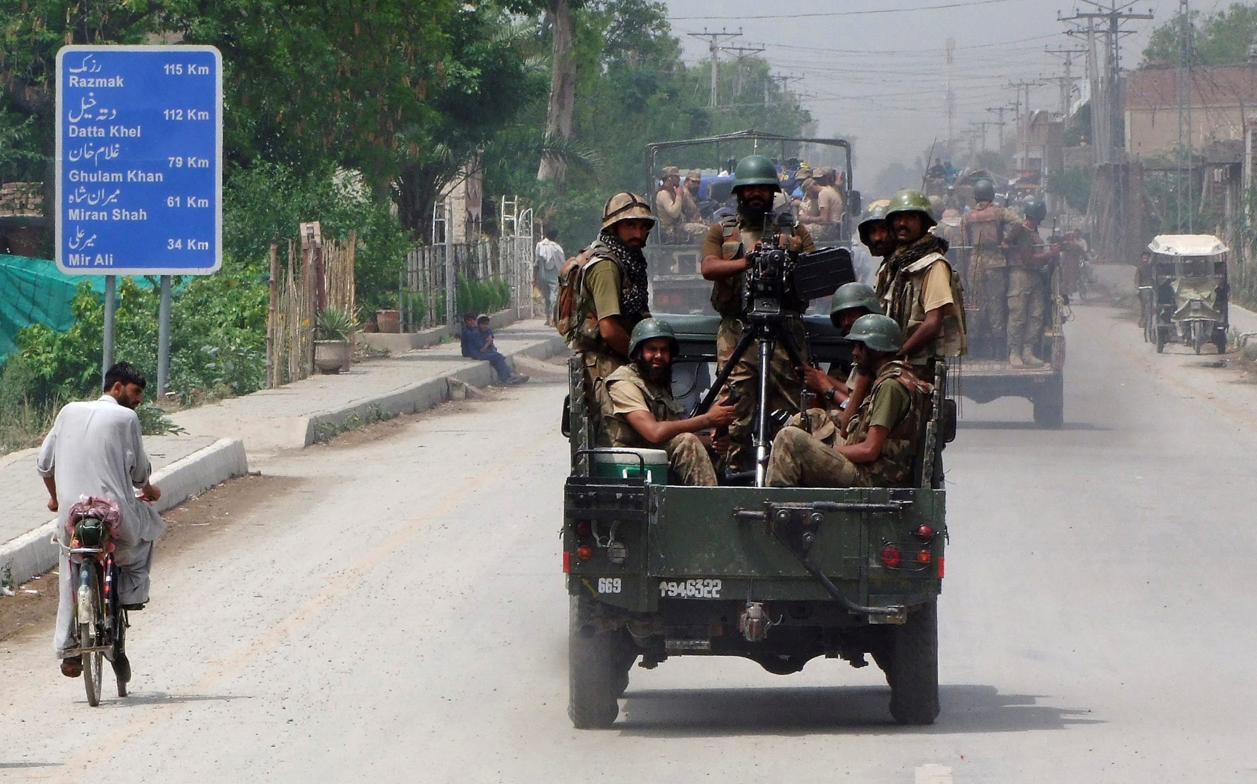 Hostage talks start after Pakistani Taliban militants seize interrogators