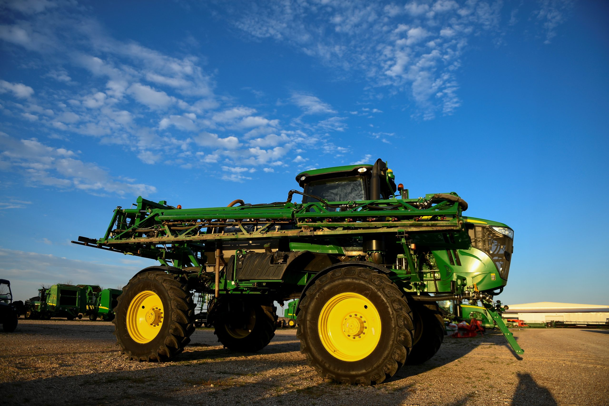 Farm Bureau, Deere & Co sign MOU ensuring farmers’ ‘right to repair’ equipment