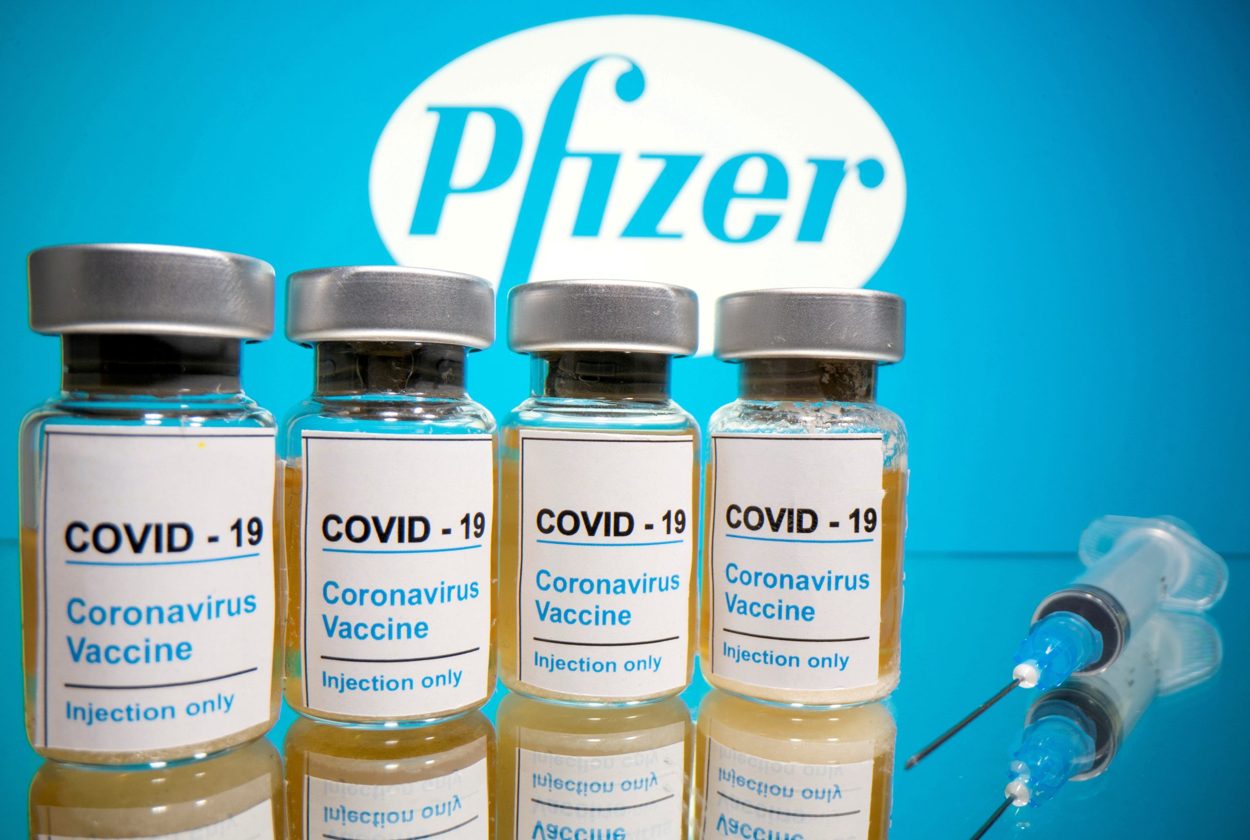 U.S. FDA, CDC see early signal of possible Pfizer bivalent COVID shot link to stroke