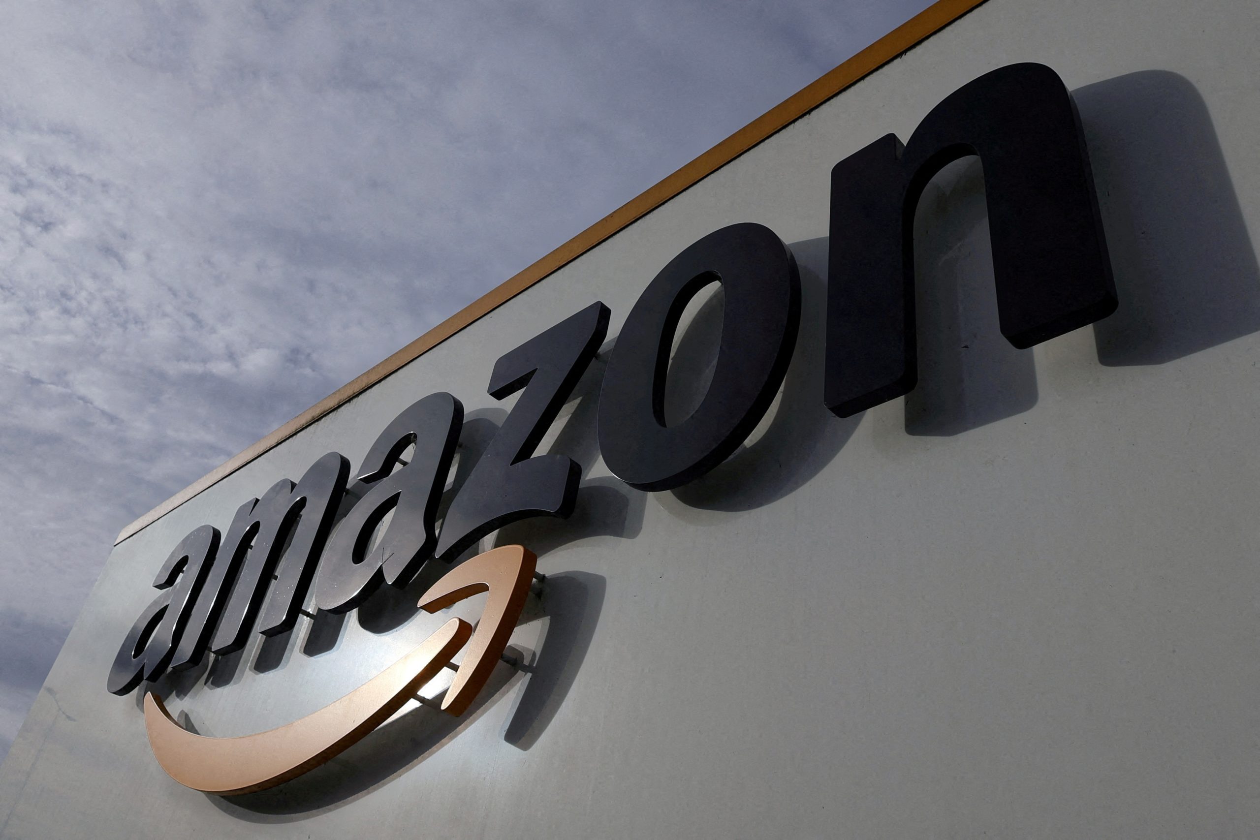 Amazon to lay off staff in US, Canada and Costa Rica by end of day