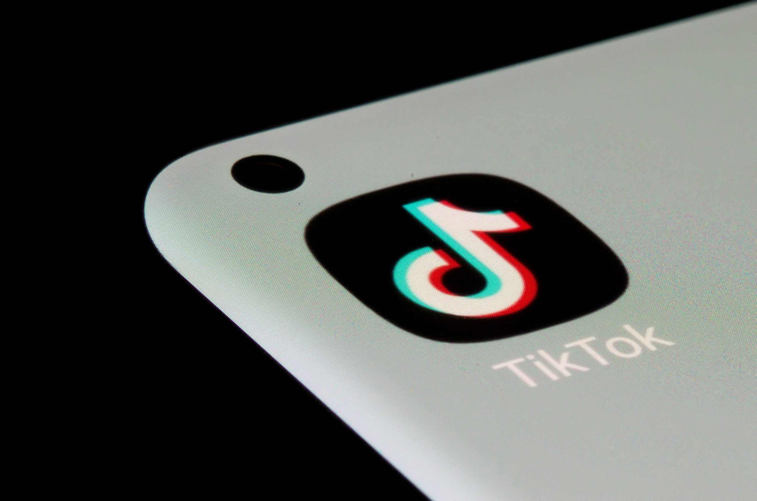 Governor Abbott to ban TikTok from Texas government devices, networks