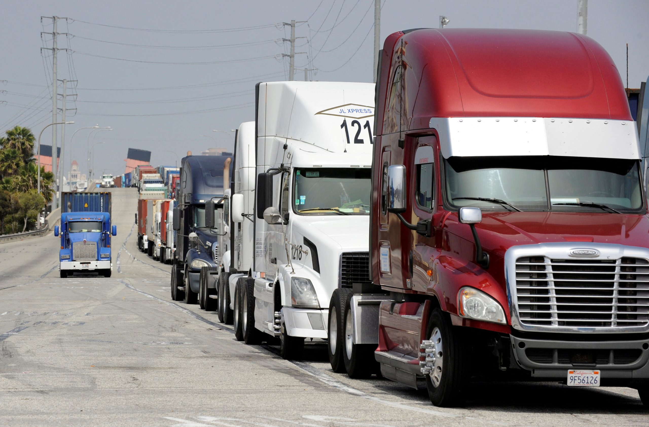 Republican senators seek to reverse EPA’s new truck emissions rule