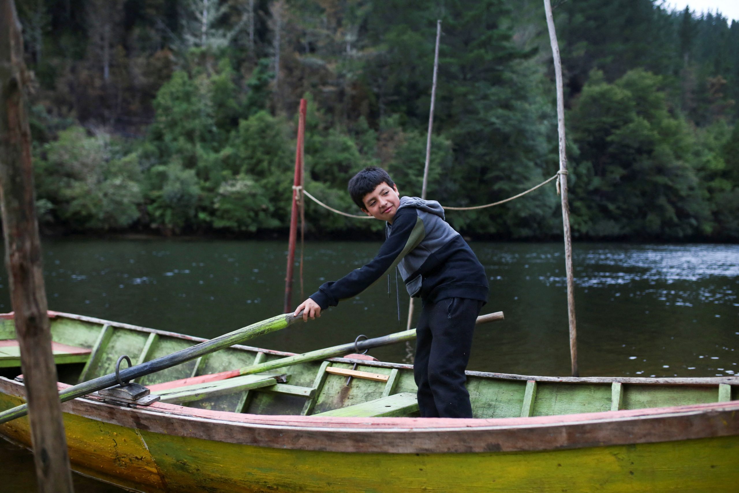 A boy and his boat help Chile firefighters combat blazes