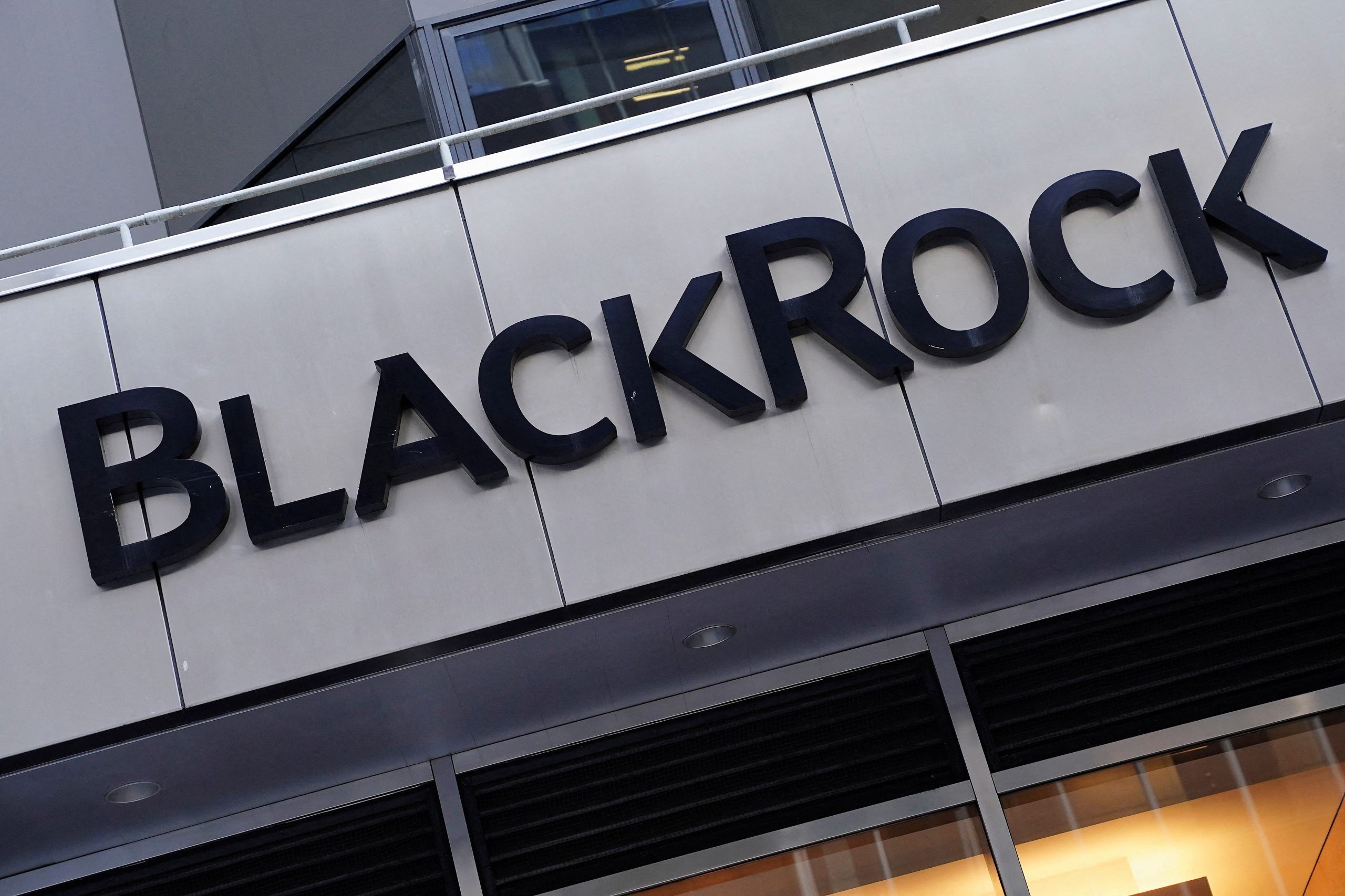 BlackRock cooperating with SEC probe of investment advisers’ communications