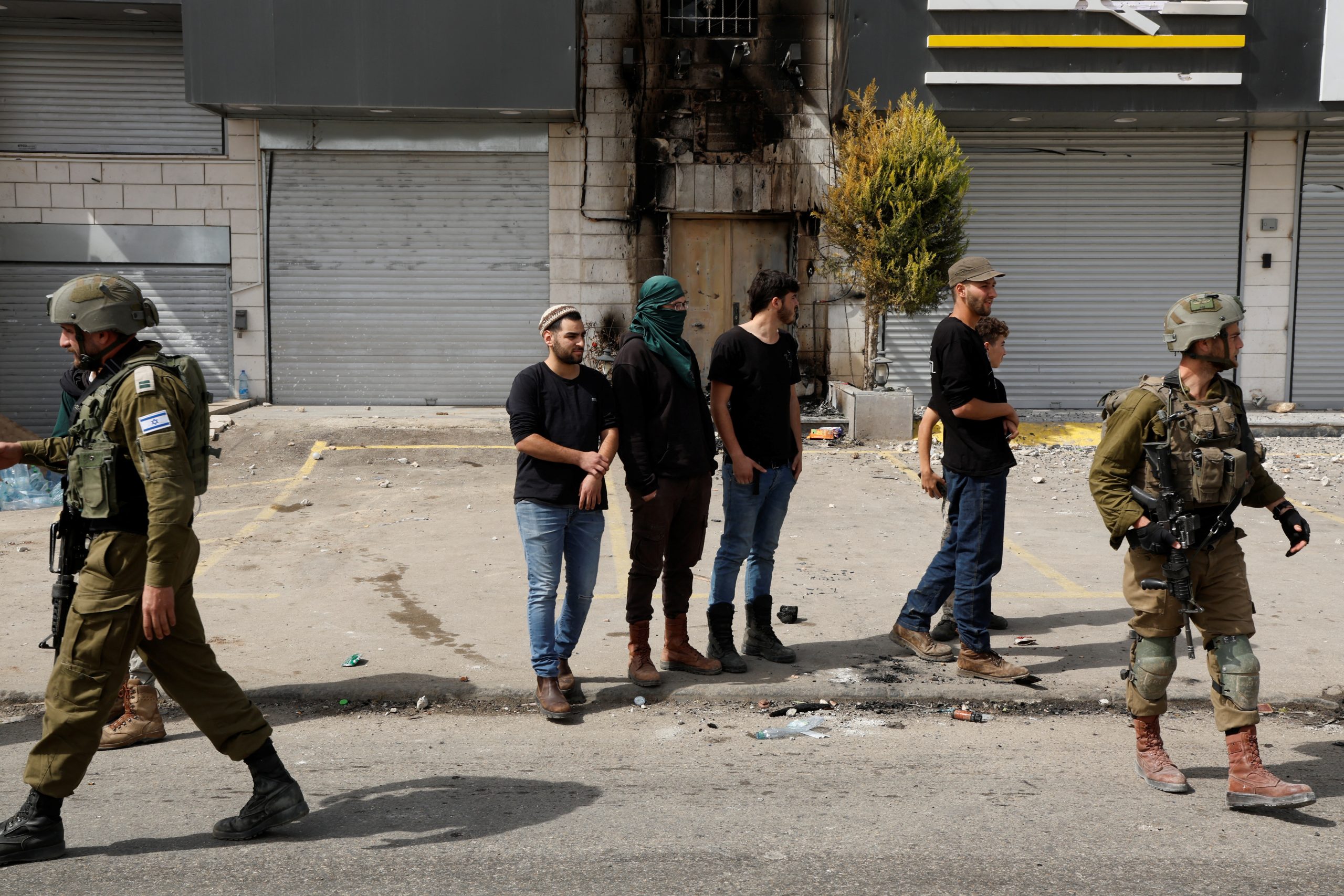 Israeli-American motorist killed in West Bank after settlers rampage against Palestinians