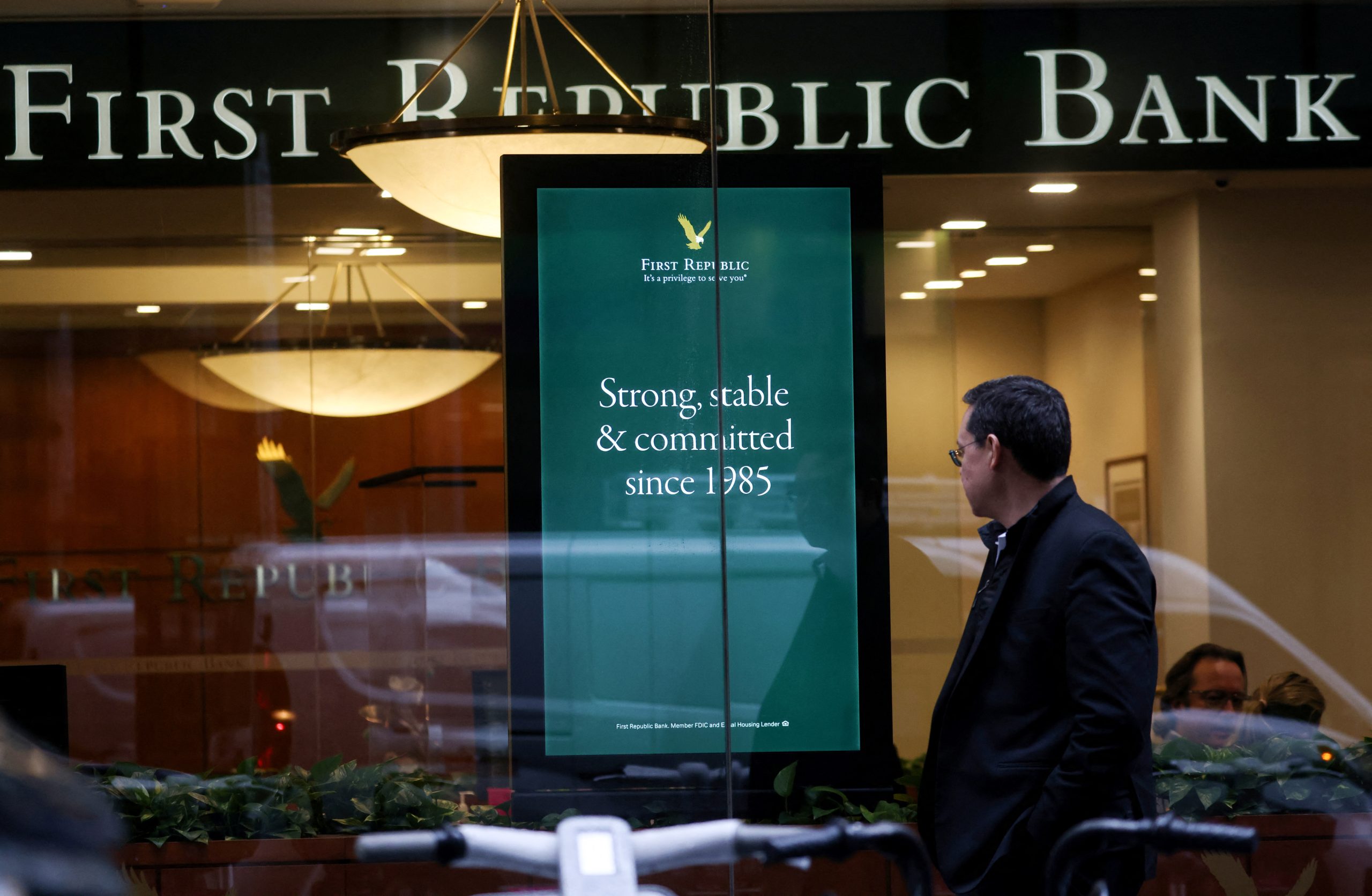 Major US banks inject $30 billion to rescue First Republic Bank