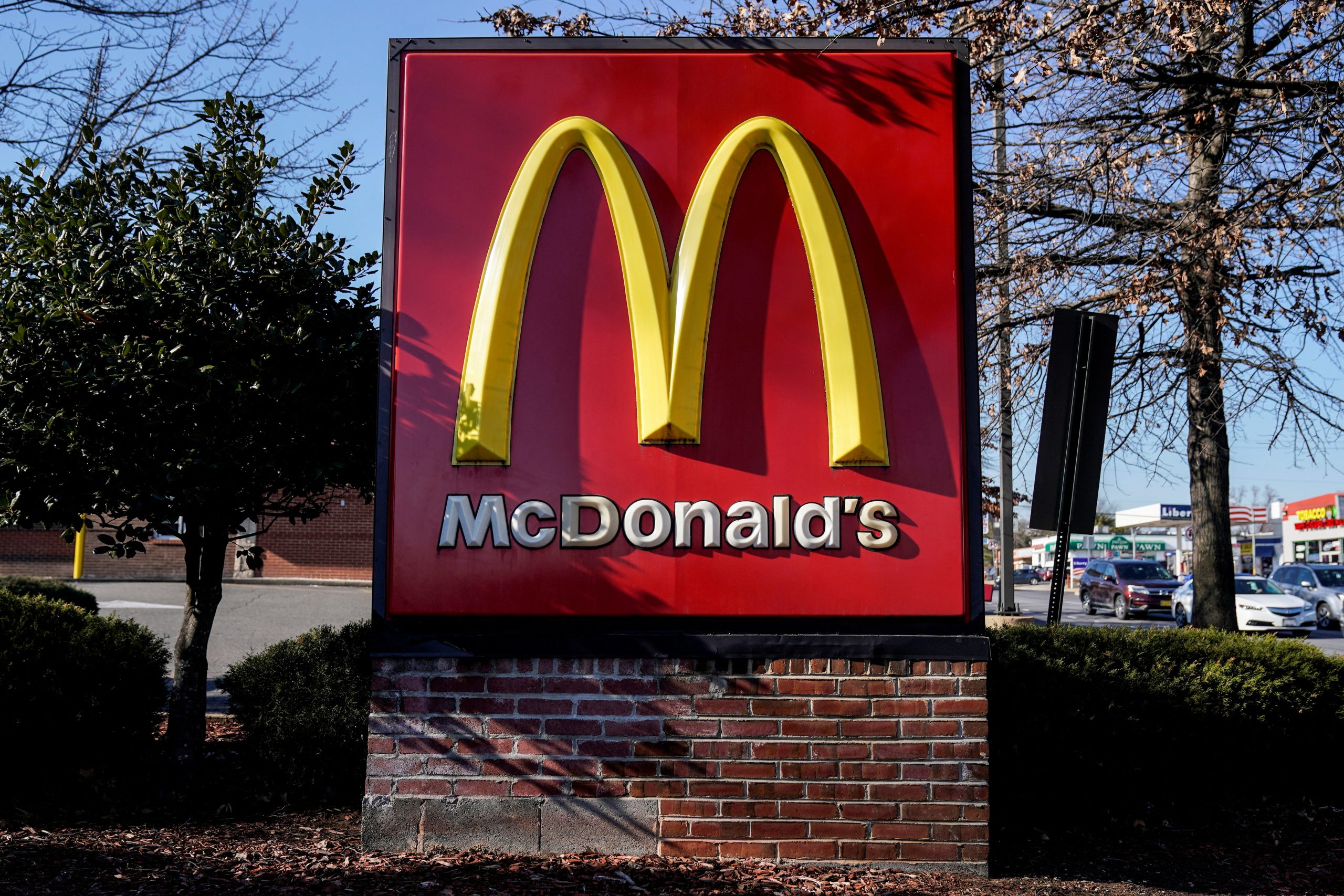 McDonald’s temporarily closes U.S. offices as it prepares for layoffs