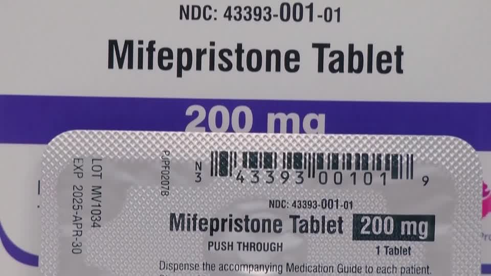 Supreme Court temporarily lifts restrictions on abortion pill 