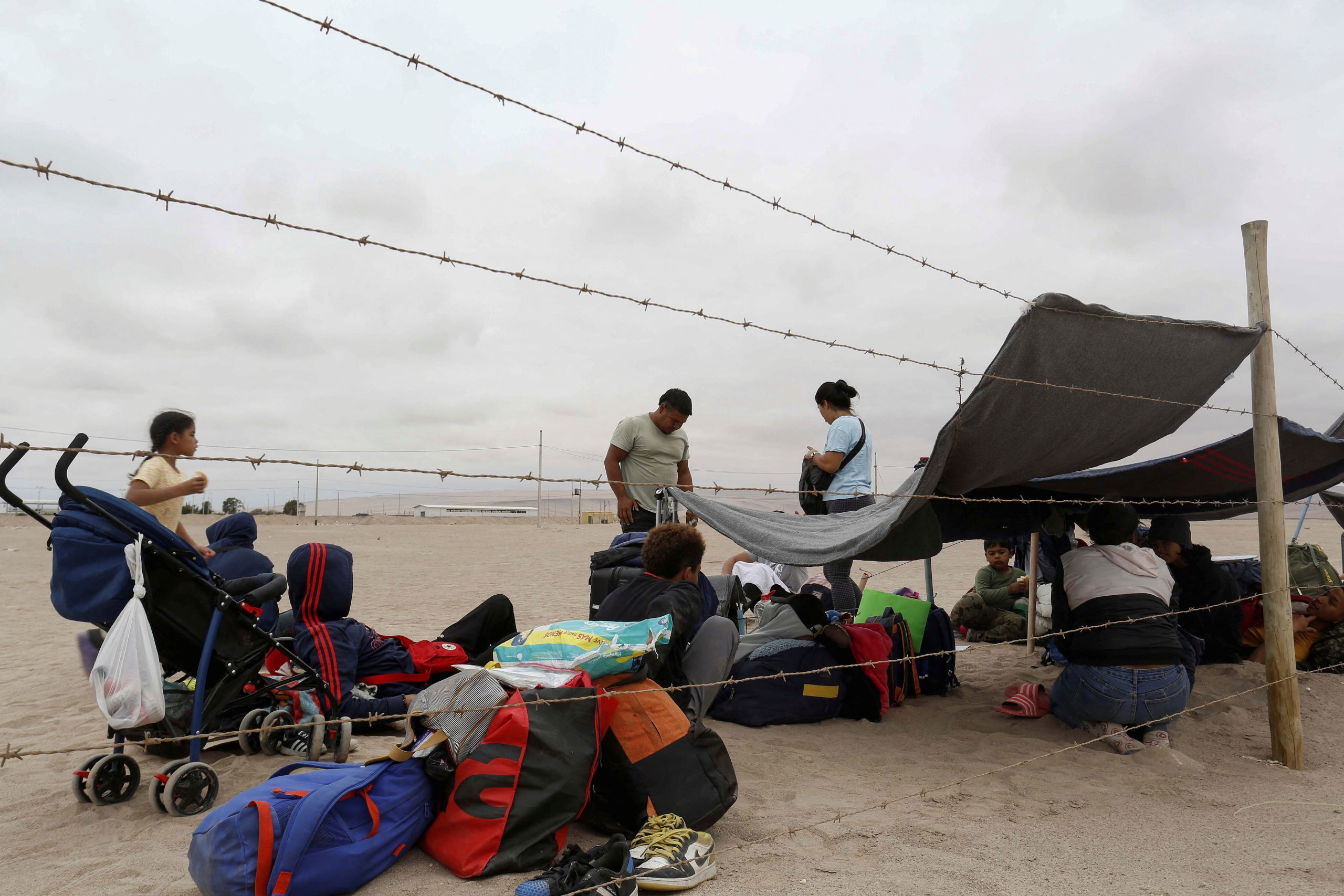 Peru sends military to Chile border to block undocumented migrants