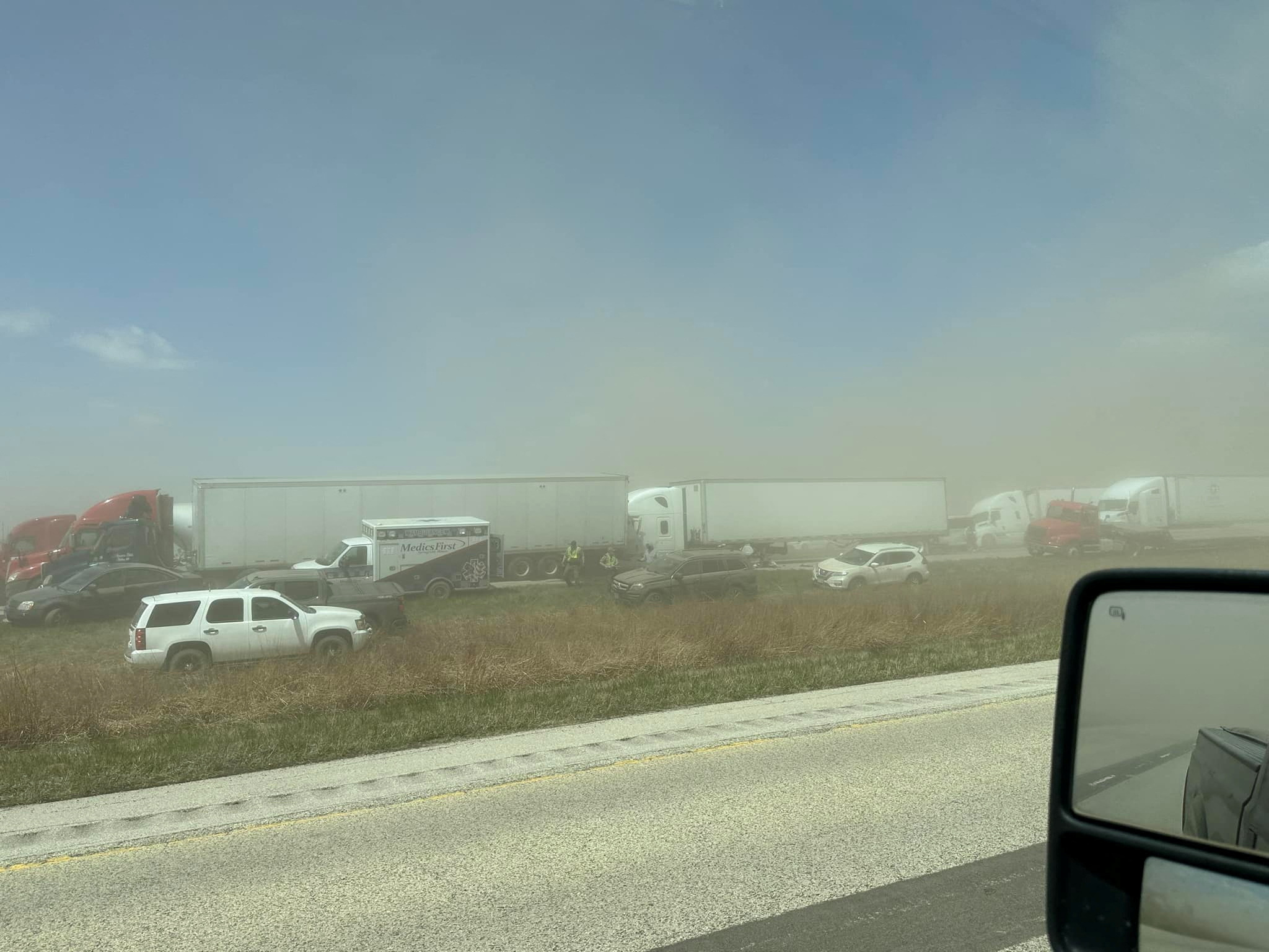 Illinois dust storm blinds drivers, 6 die in chain-reaction crashes