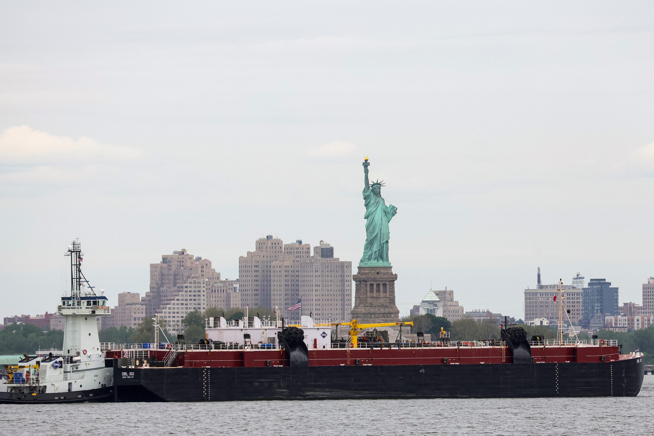 New York hotel boots wedding guests and homeless veterans for illegal migrants