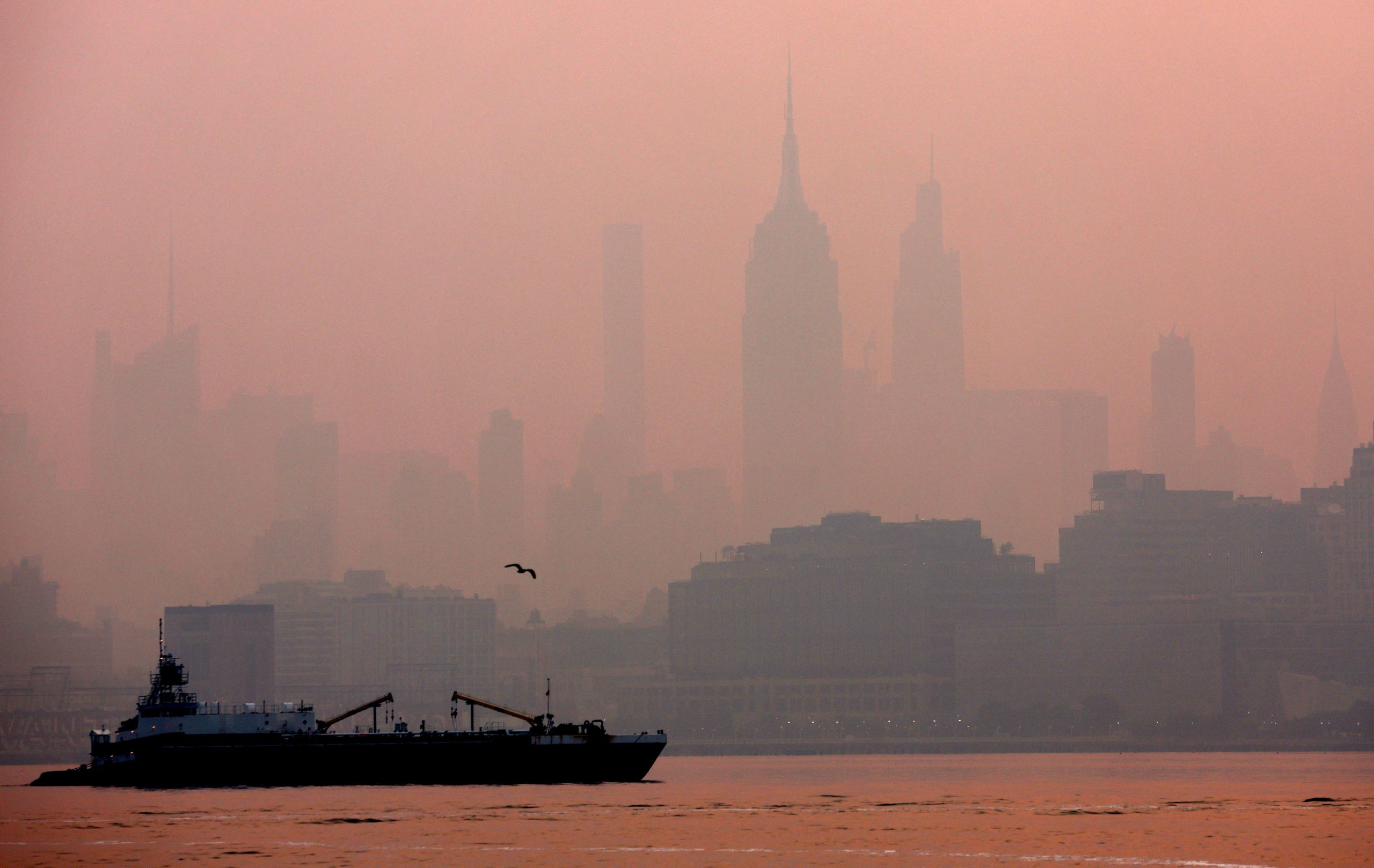 Air quality plummets in New York amid Canada fires, smoke to stay for days