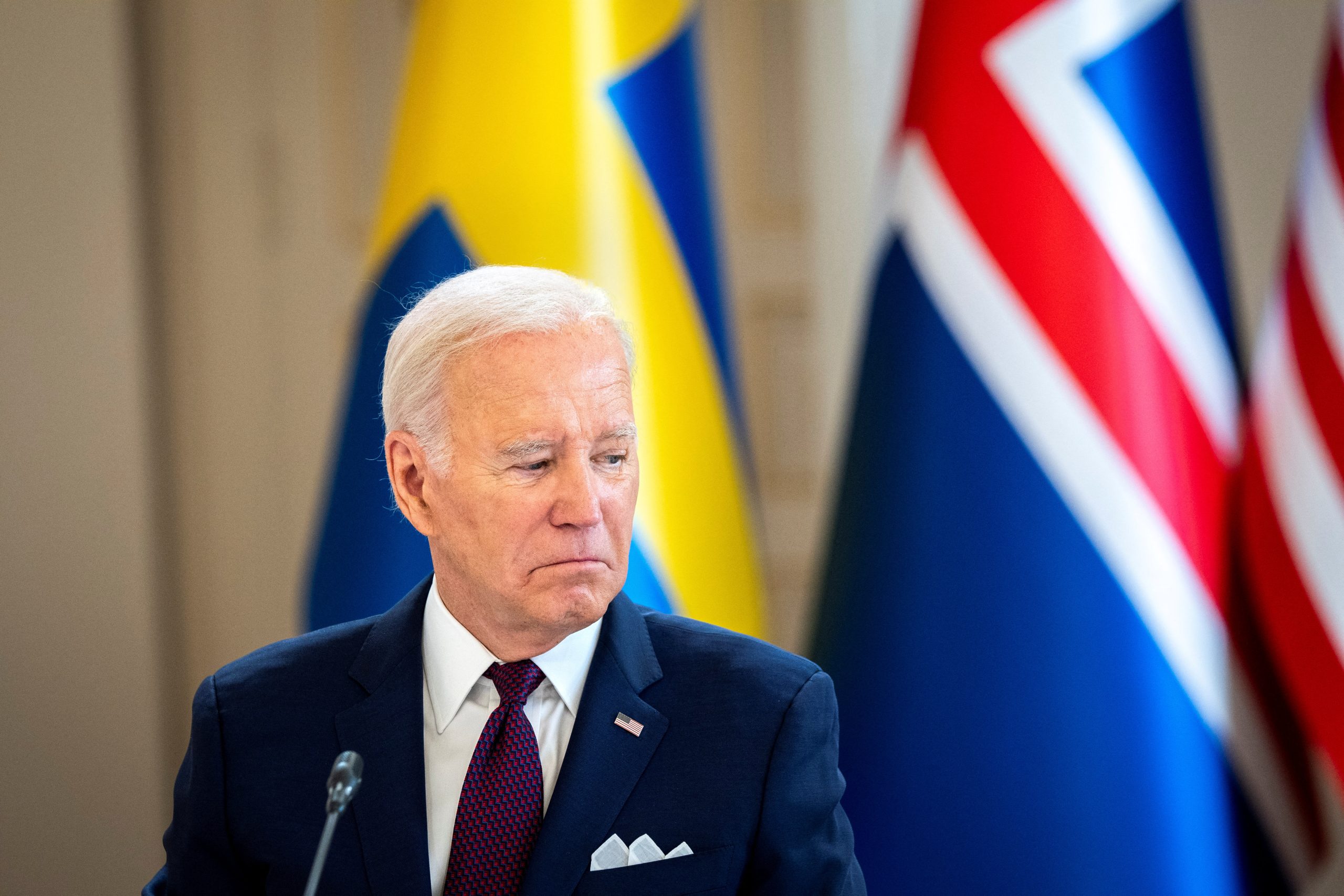 Biden orders 3,000 reservists deploy to Europe, cluster munitions arrive in Kyiv