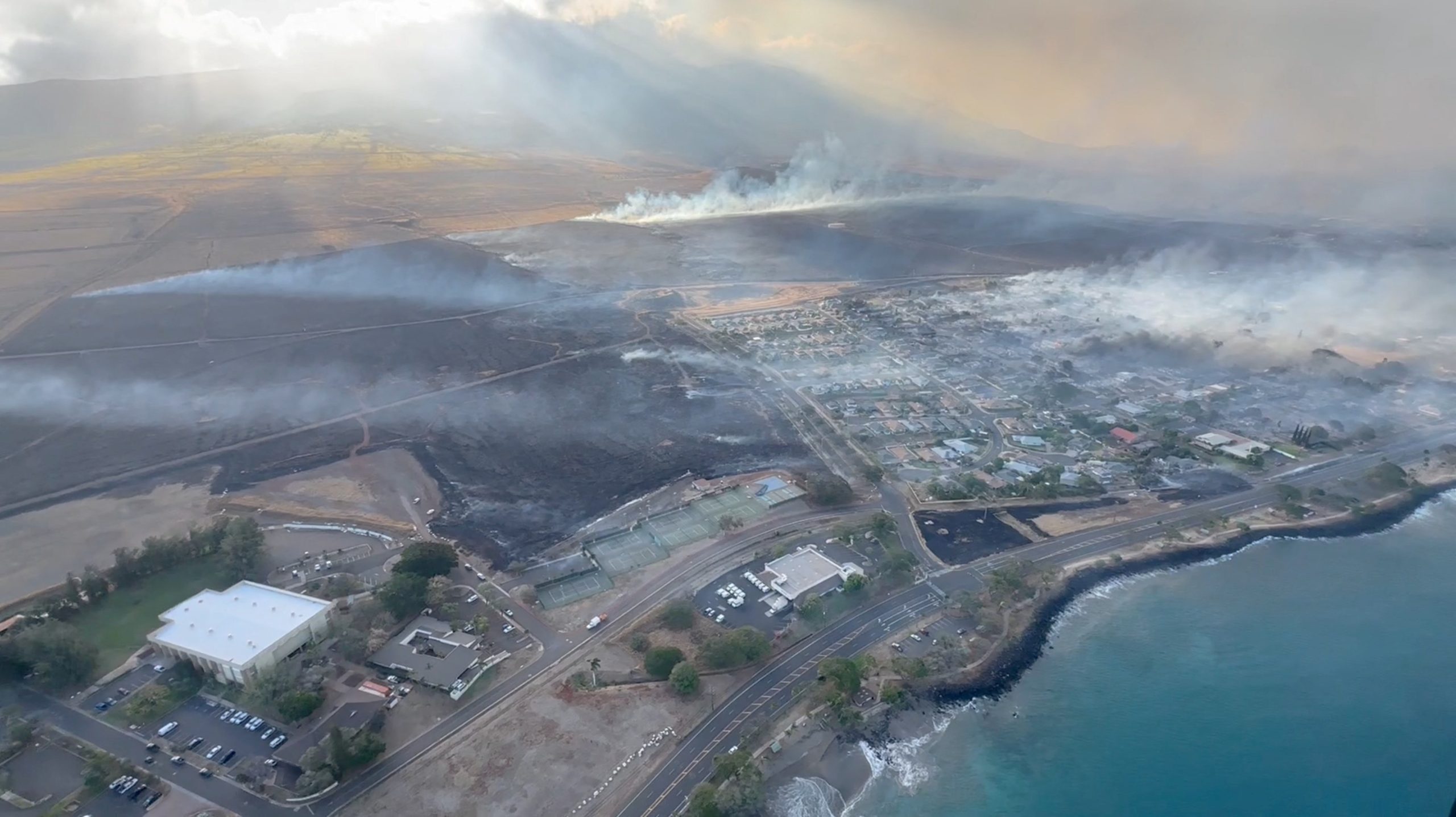 Hawaii wildfire scorches Maui, dozens killed