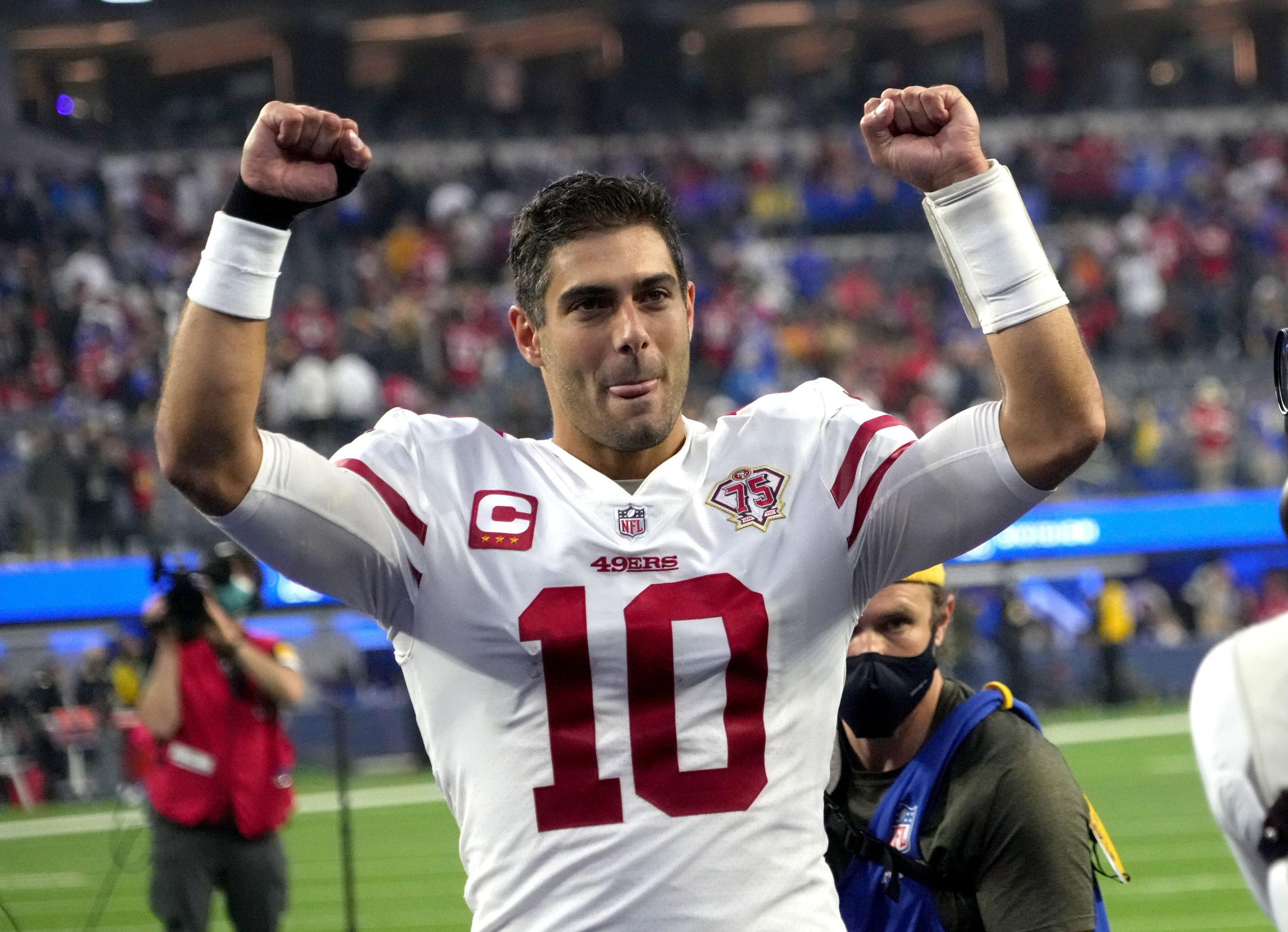 Jimmy Garoppolo stars as 49ers rout Cardinals in Mexico City