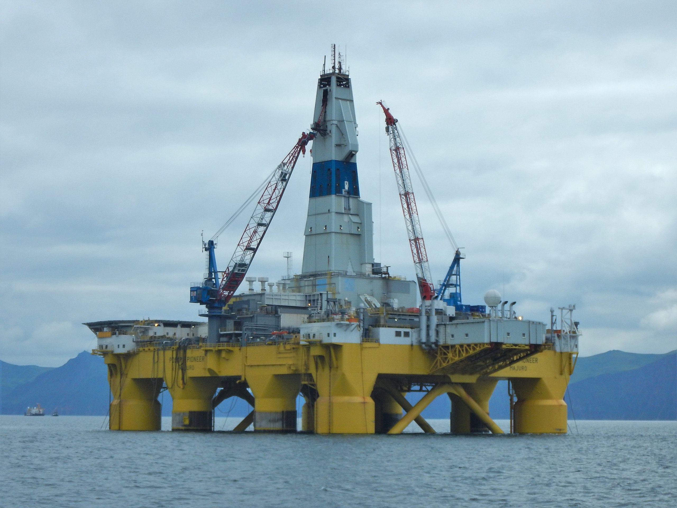 Federal government holds sale of drilling rights off Alaska coast