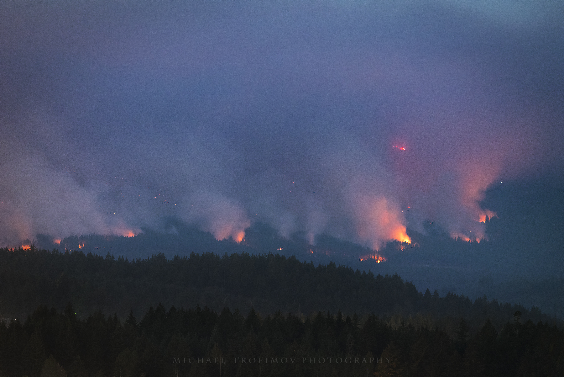 Cooler weather helps firefighters battle Nakia Creek Fire in Washington