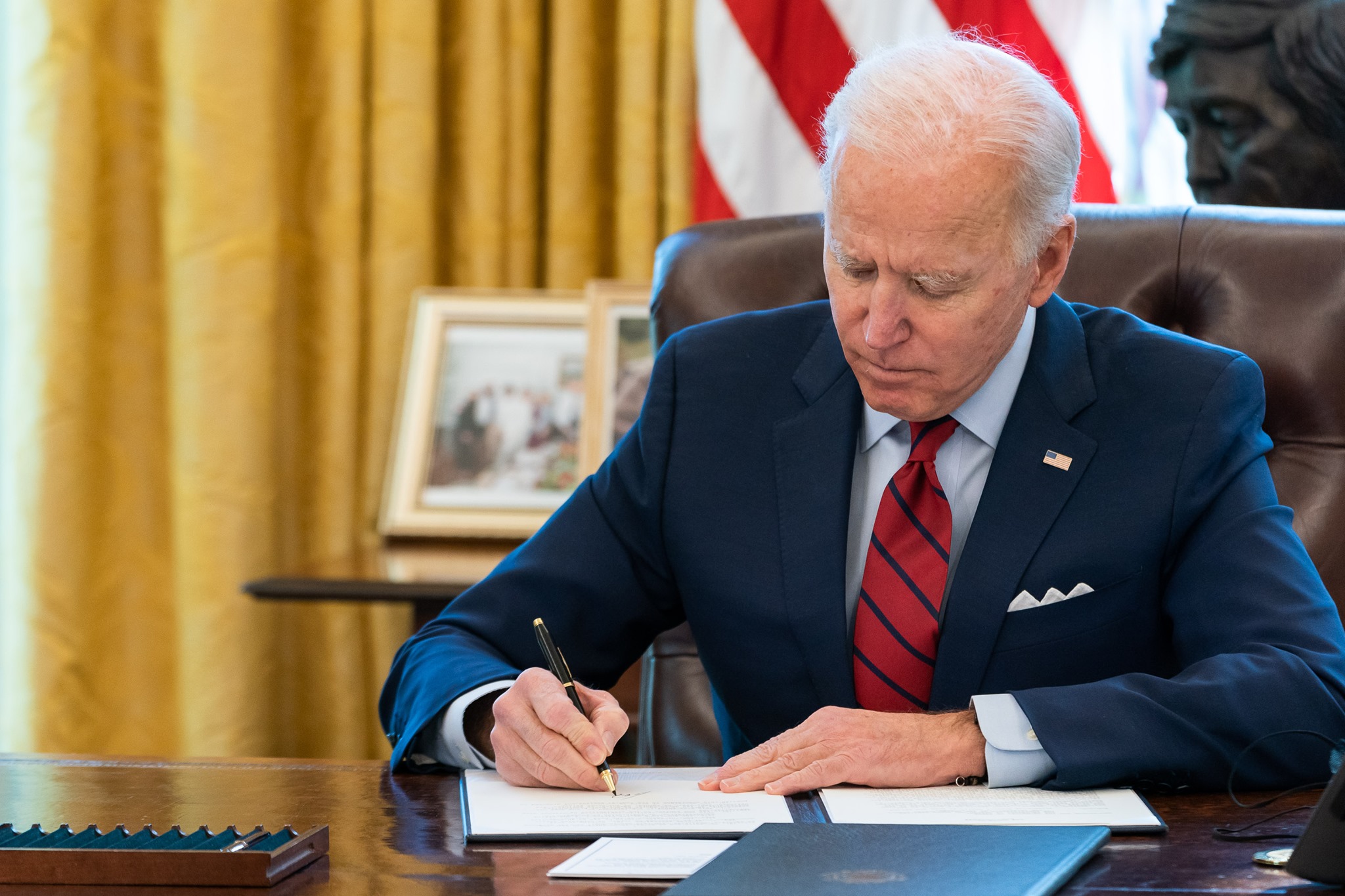 Biden uses first veto to defend new rule on ESG investing