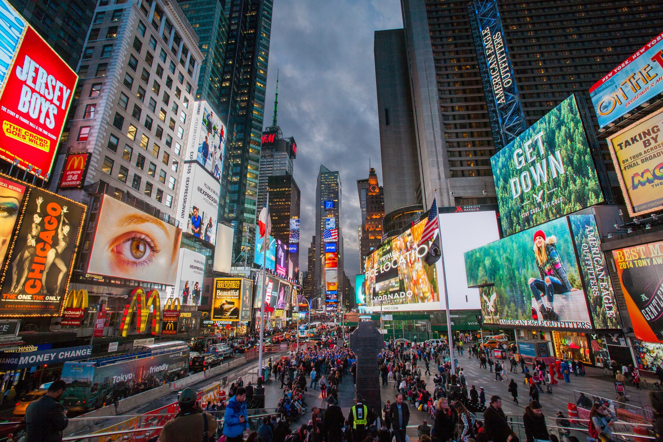 Man with suspected Islamic terrorist ties attacks cops with machete in Time Square