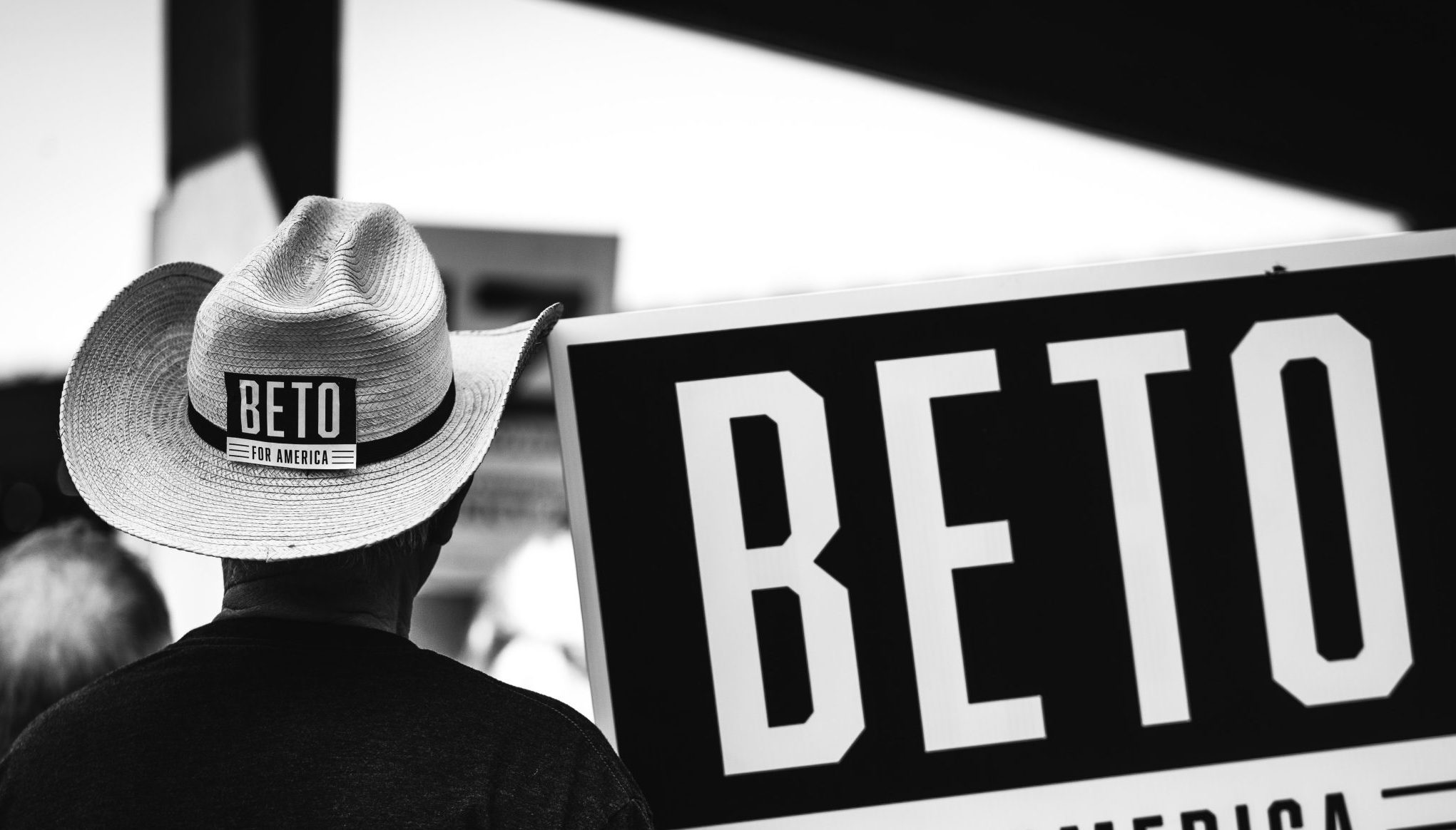 Beto ramps up attack but still 6 points back of Abbott in Texas