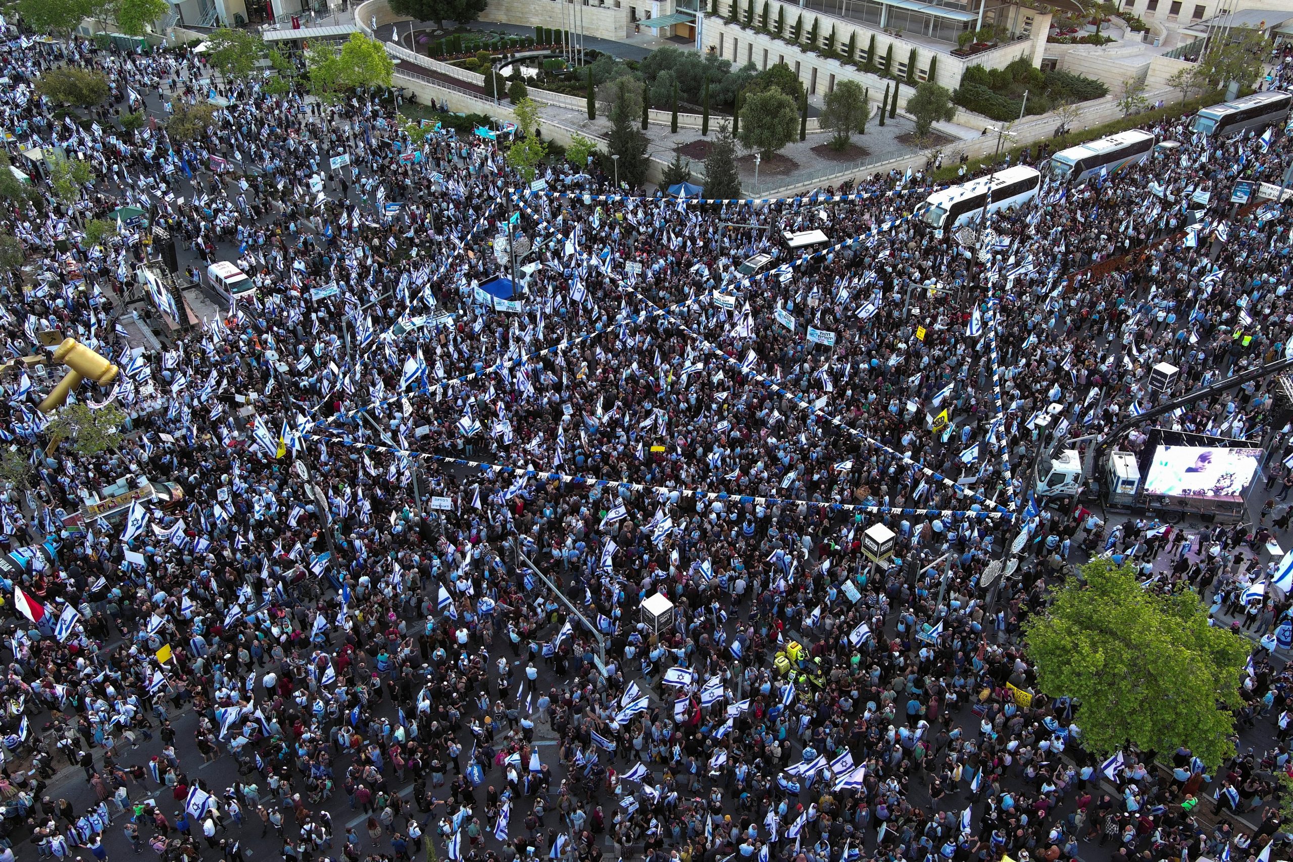 Thousands rally in Jerusalem in favor of planned judicial overhaul